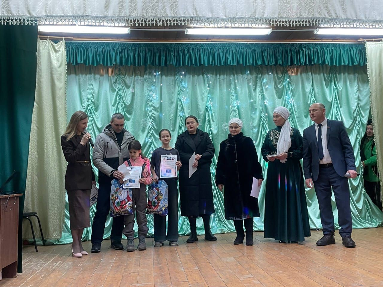 Миңгәр авылында волонтерларны хөрмәтләделәр