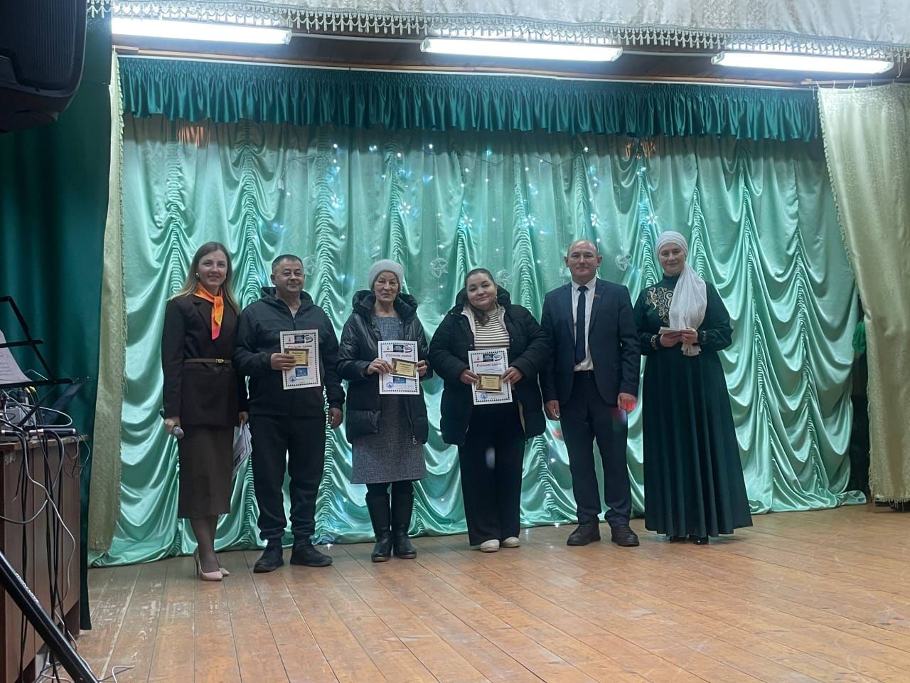 Миңгәр авылында волонтерларны хөрмәтләделәр