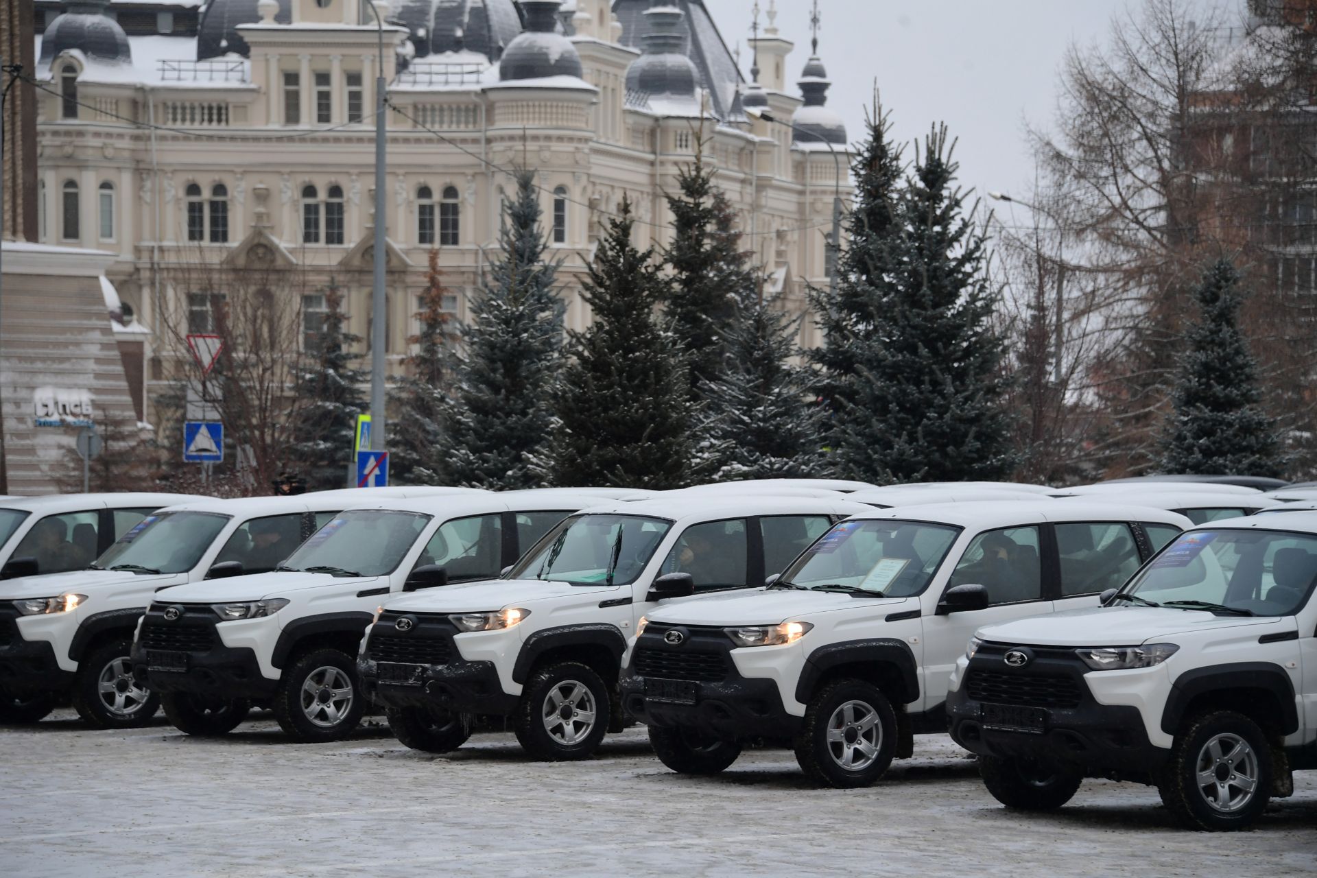 Республика рәисе Татарстан муниципалитетларына 100 автомобиль ачкычы тапшырды