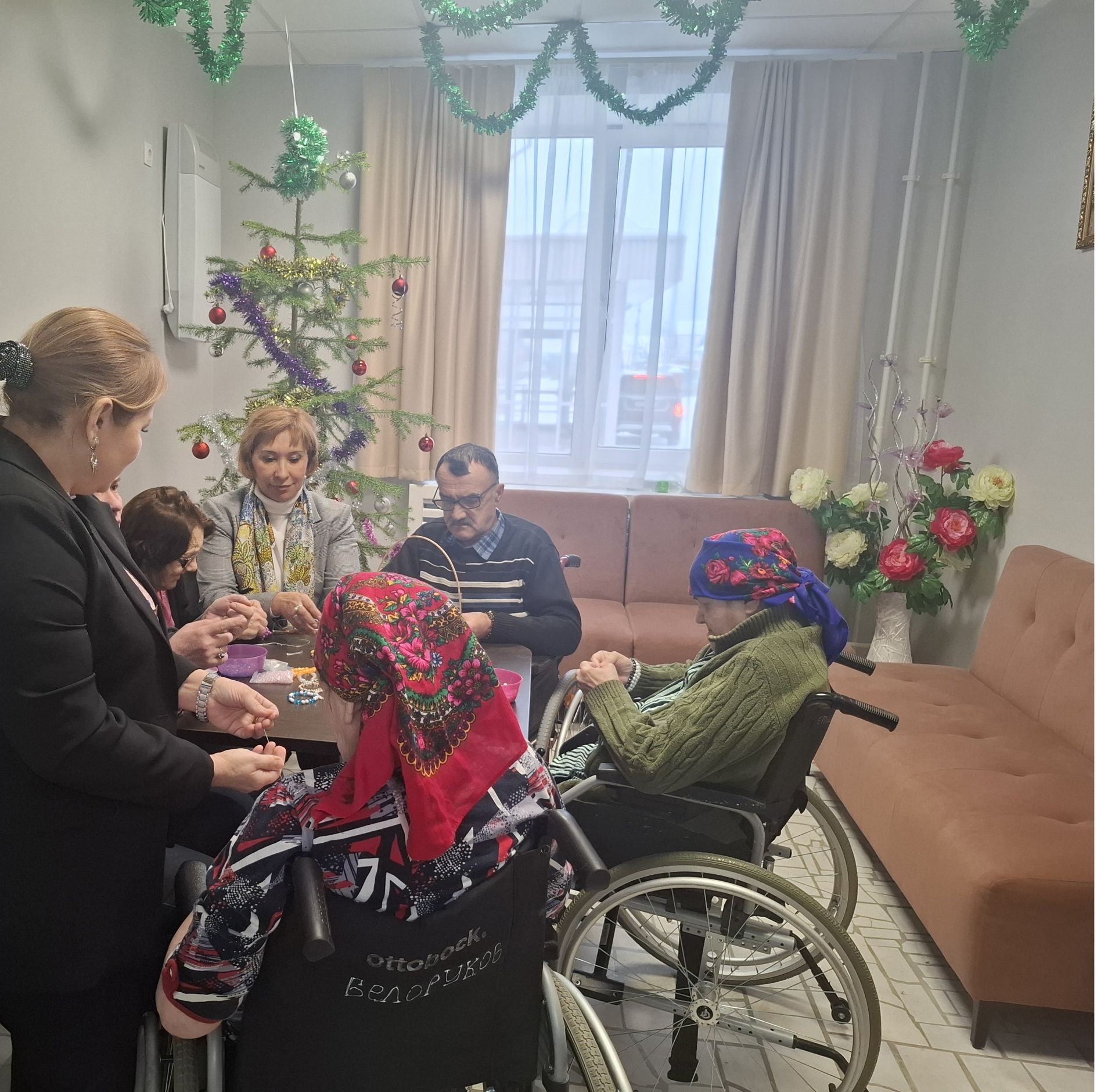 Тататарстан хезмәт, халыкны эш белән тәэмин итү һәм социаль яклау министры Эльмира Зарипова Лесхоз интернат-йортында тәрбияләнүчеләрнең яшәү шартларын карады