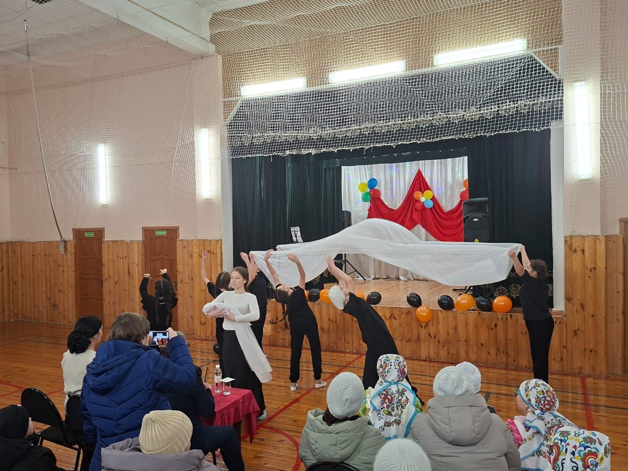 Сабабашта «Туган җиргә кайтты кайтмаганнар «Хәтер китабы»на төренеп» дип исемләнгән отчет концерты узды