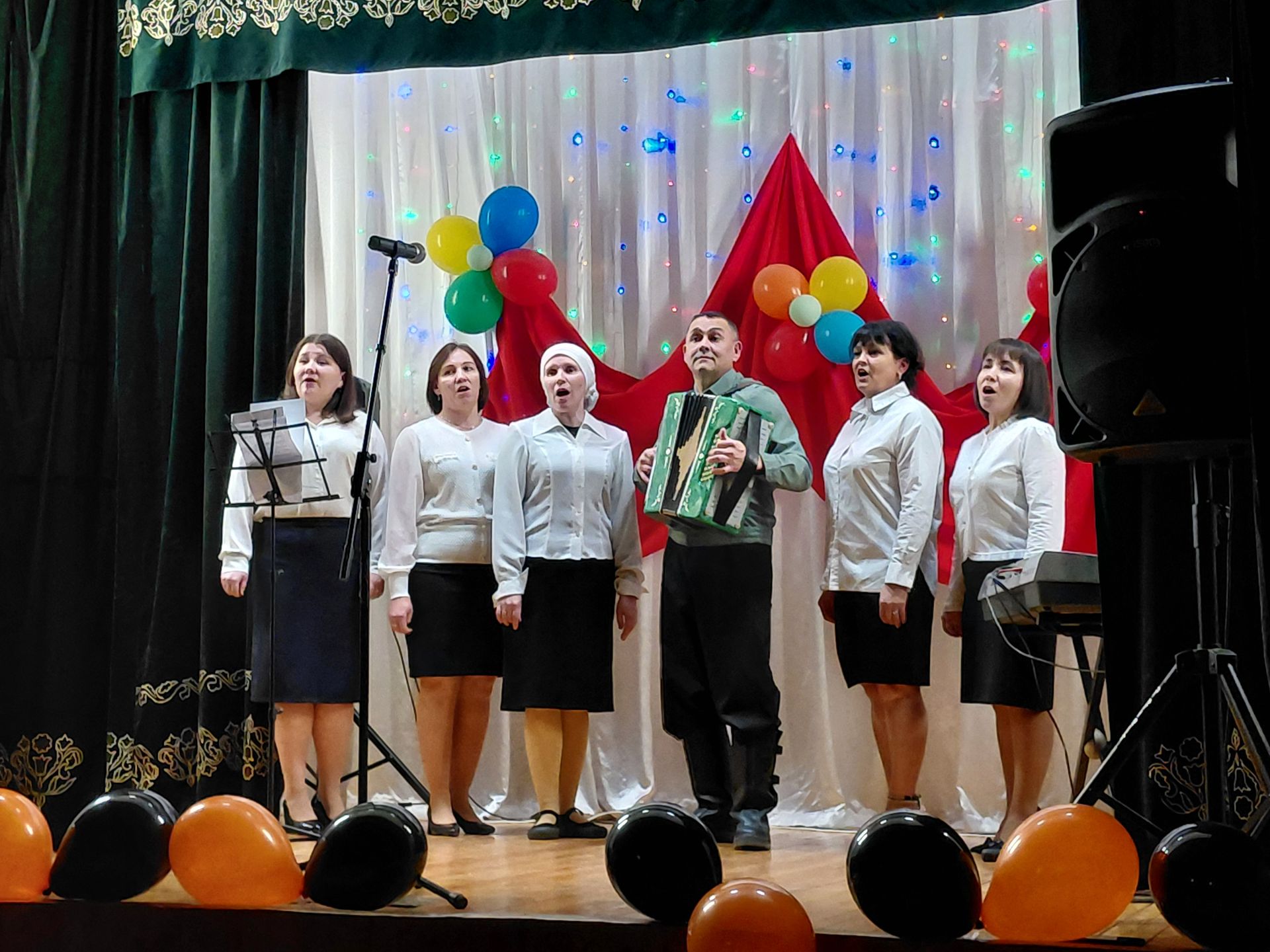Сабабашта «Туган җиргә кайтты кайтмаганнар «Хәтер китабы»на төренеп» дип исемләнгән отчет концерты узды