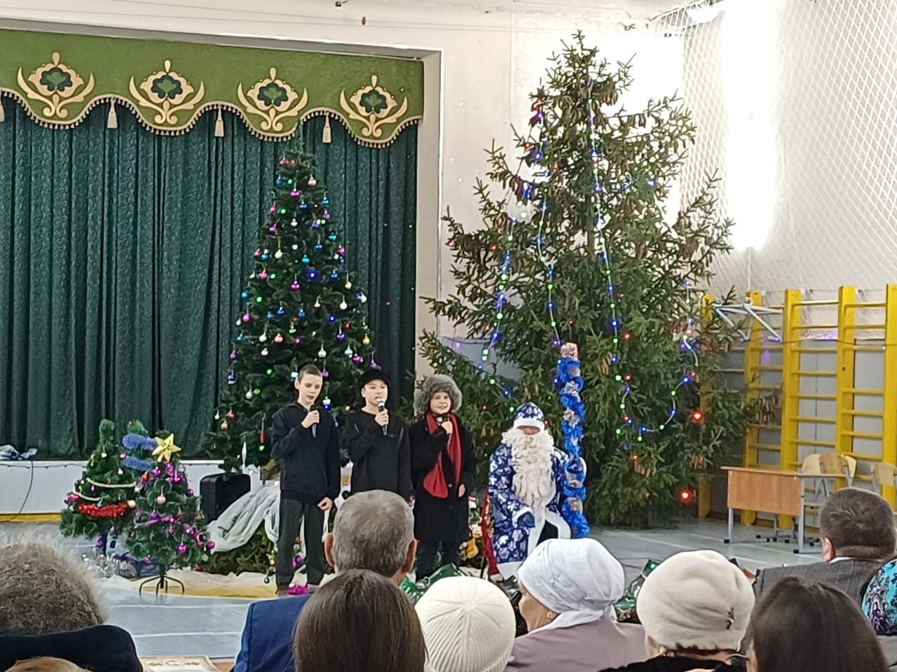 Олы Кибәче урта мәктәбендә укучылар өчен Яңа ел бәйрәме узды