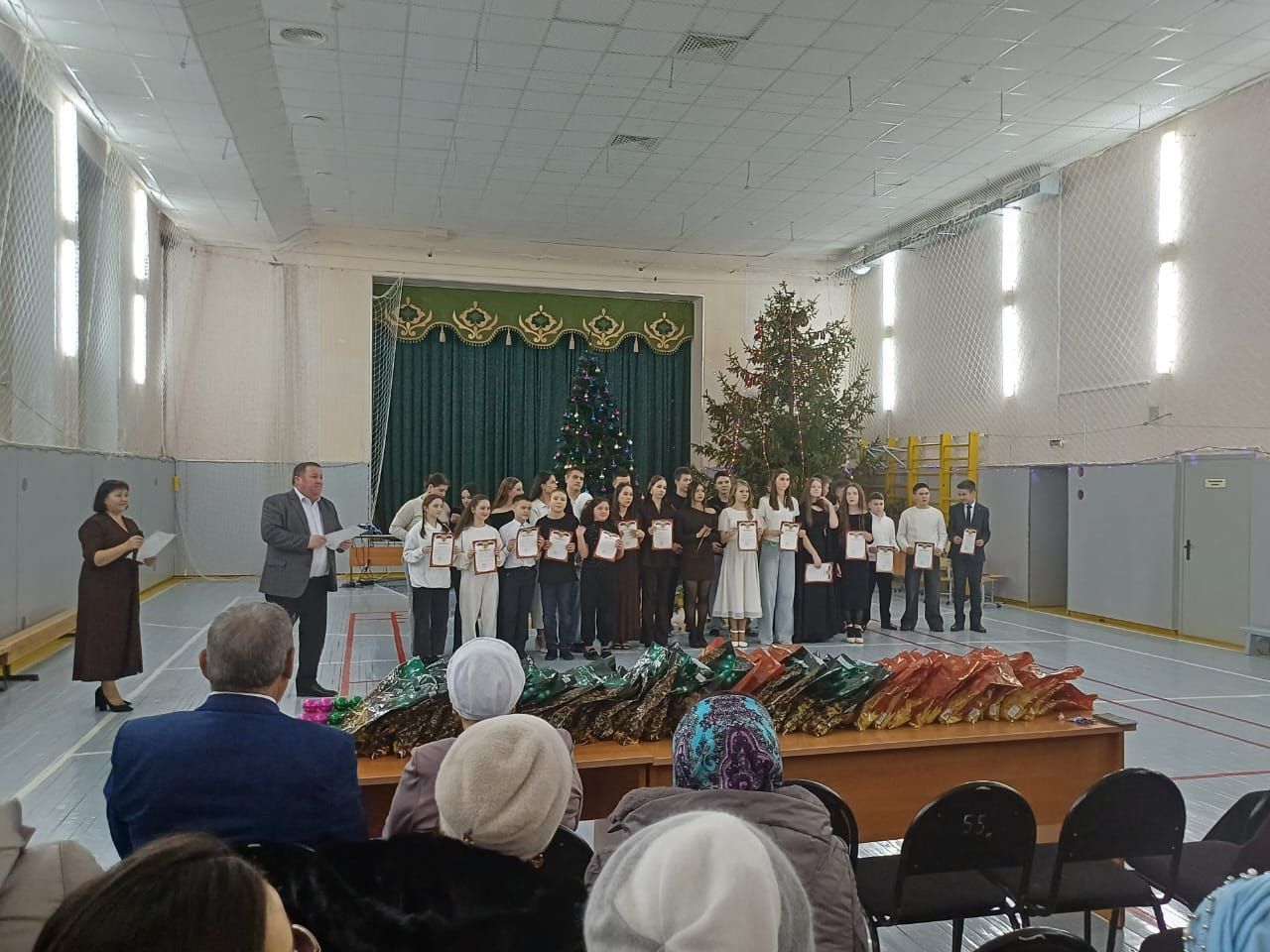 Олы Кибәче урта мәктәбендә укучылар өчен Яңа ел бәйрәме узды