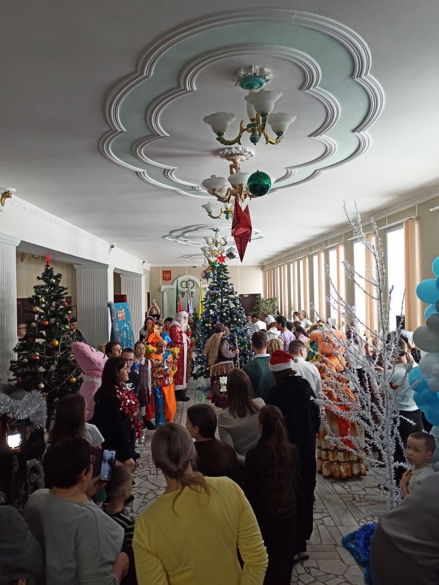Шәмәрдән мәдәният йортында сәламәтлек мөмкинлекләре чикләнгән балалар өчен «Теләкләр чыршысы» дип исемләнгән Яңа ел бәйрәме узды
