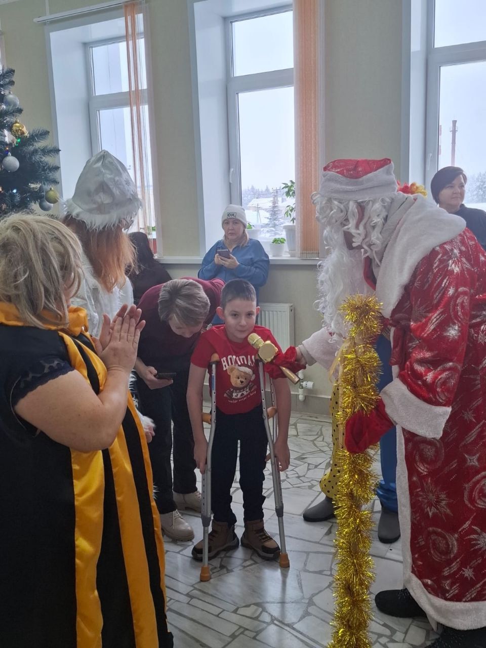 Шәмәрдән мәдәният йортында сәламәтлек мөмкинлекләре чикләнгән балалар өчен «Теләкләр чыршысы» дип исемләнгән Яңа ел бәйрәме узды