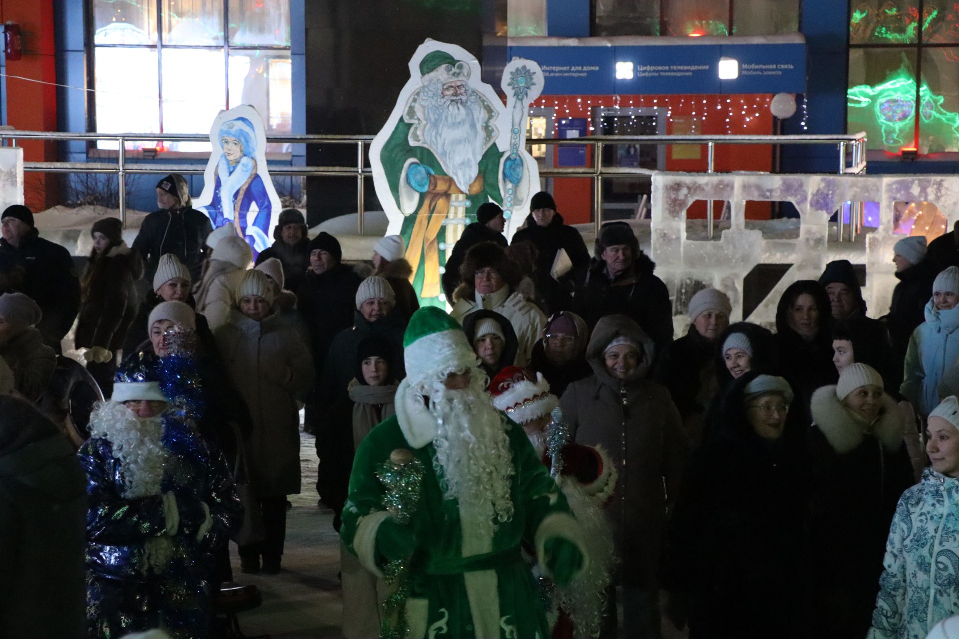 Сабада төп чыршы утларын кабызды