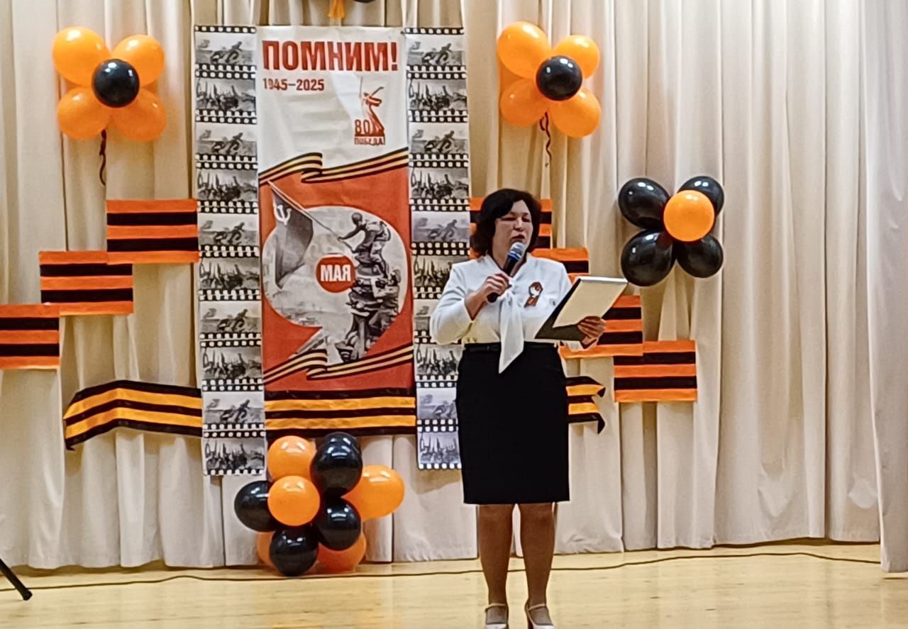 Олы Кибәче авыл җирлегенең үзешчән артистлары Олы Арташ авыл клубында концерт программасы белән чыгыш ясады
