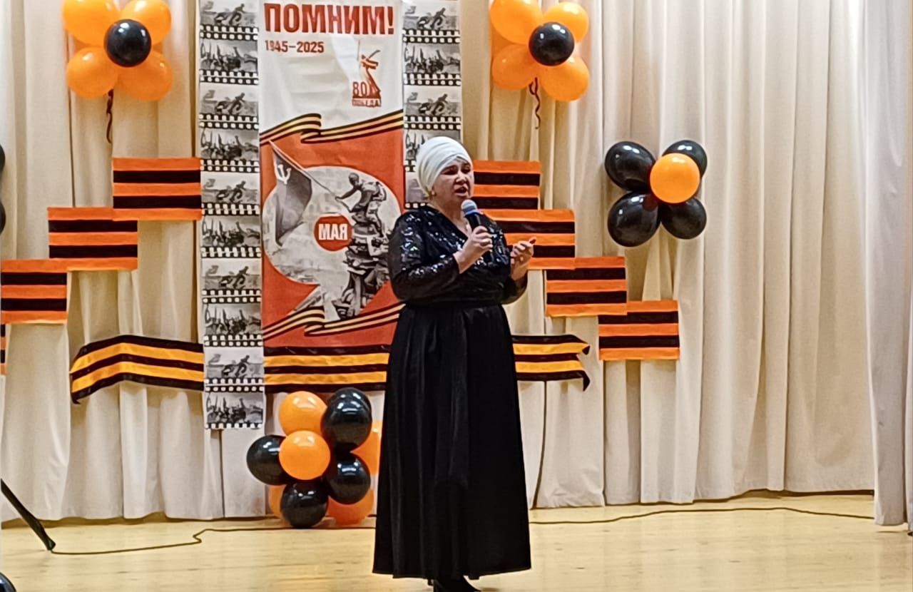 Олы Кибәче авыл җирлегенең үзешчән артистлары Олы Арташ авыл клубында концерт программасы белән чыгыш ясады