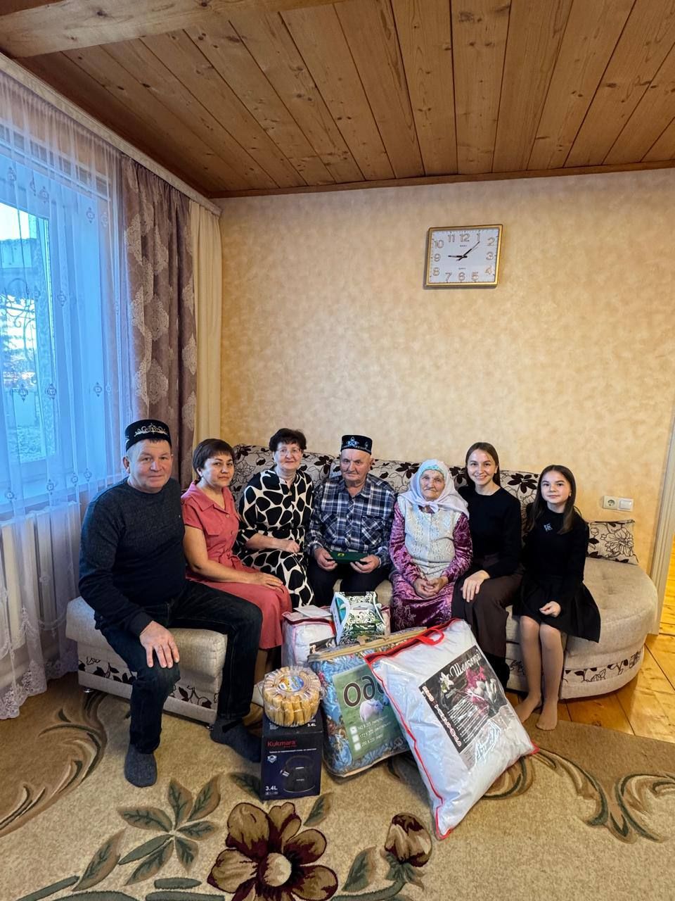 Миңгәр авылында яшәүче  Җиһангир  Гыйлемшинны 90 яшьлек юбилее белән  котладылар