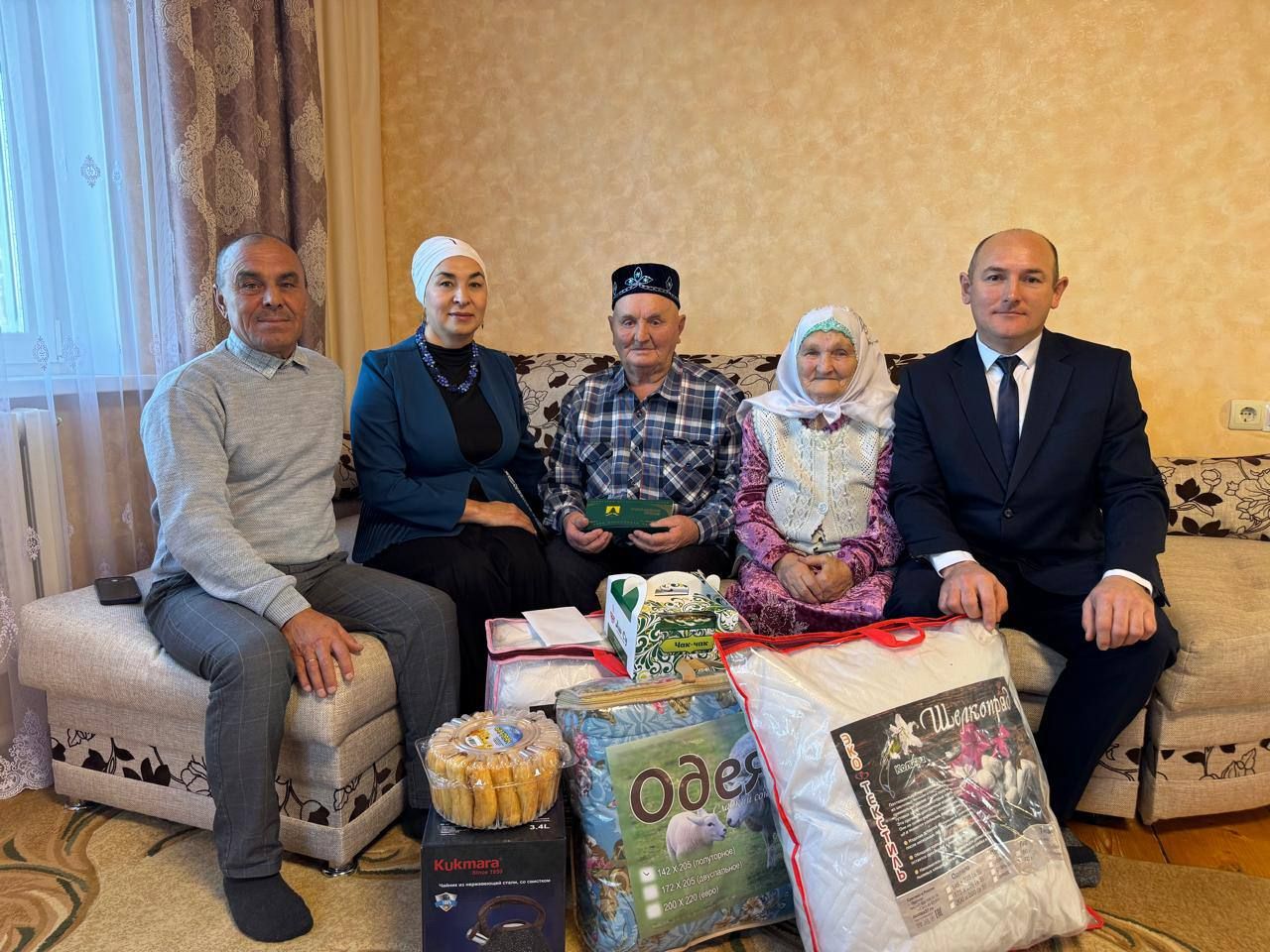 Миңгәр авылында яшәүче  Җиһангир  Гыйлемшинны 90 яшьлек юбилее белән  котладылар