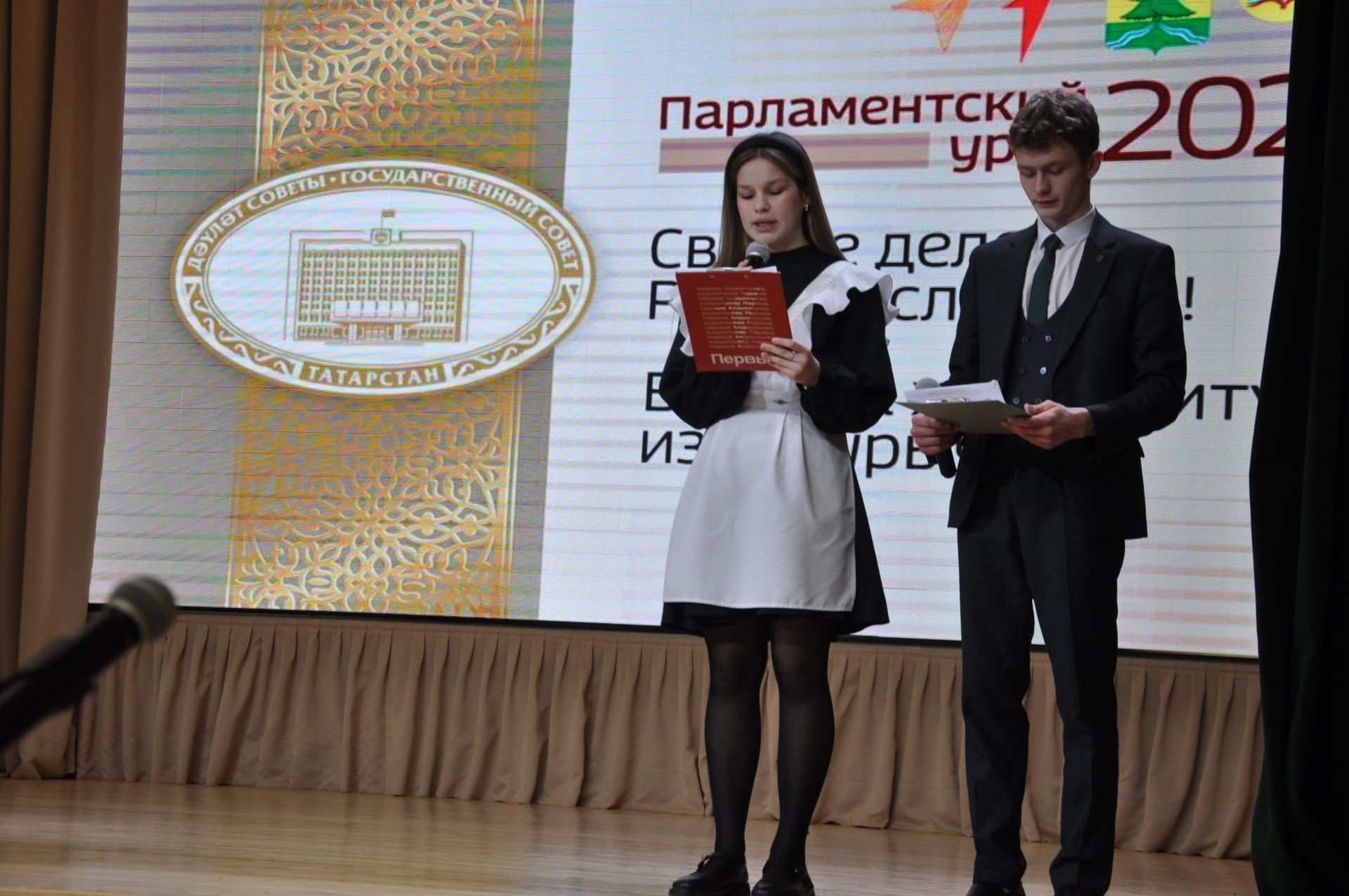 Депутат  космонавт түгел, ул  халык  арасында