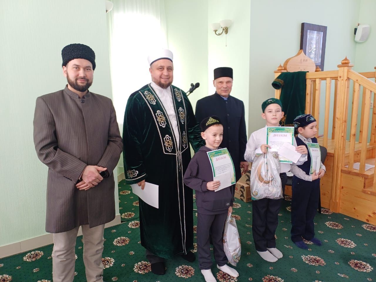 Олы Кибәчедә ир балалар азан әйтүдә көч сынаштылар