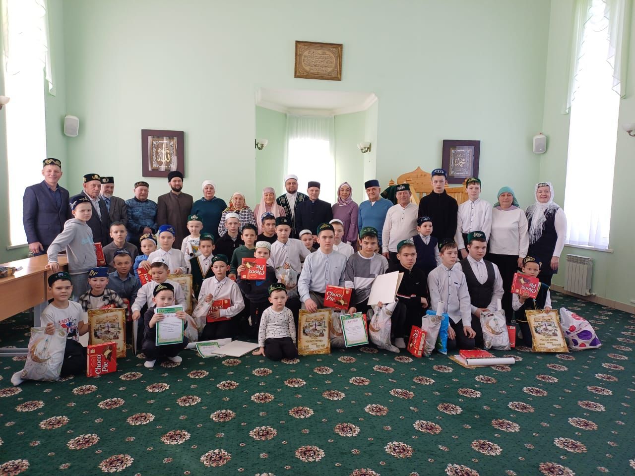 Олы Кибәчедә ир балалар азан әйтүдә көч сынаштылар
