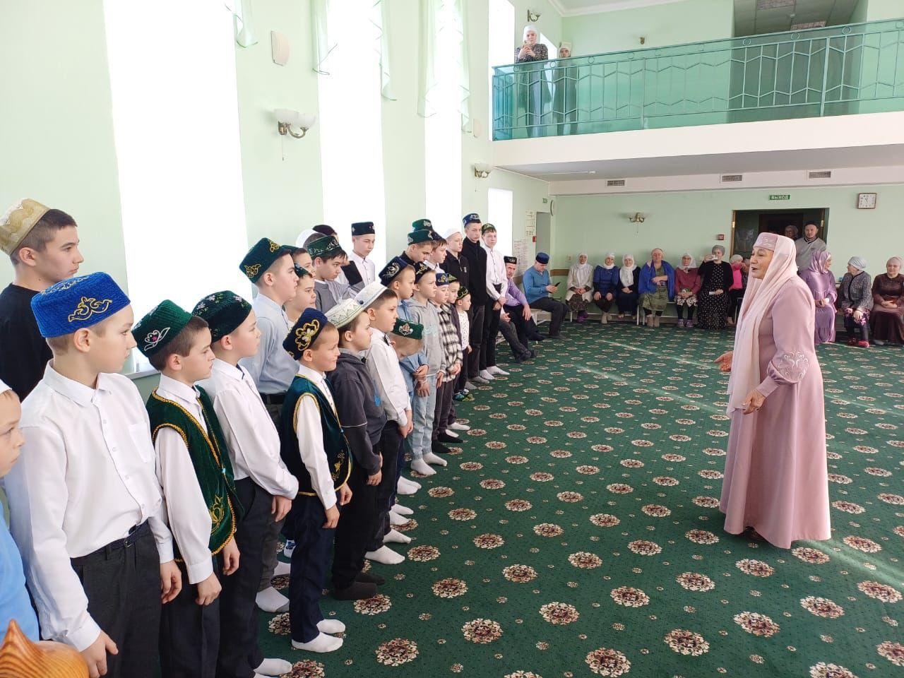 Олы Кибәчедә ир балалар азан әйтүдә көч сынаштылар
