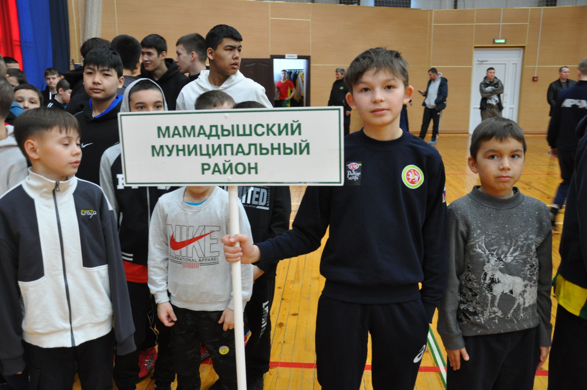 Күз  яшьле көрәш: кечкенәләр елый-елый бил  алышты