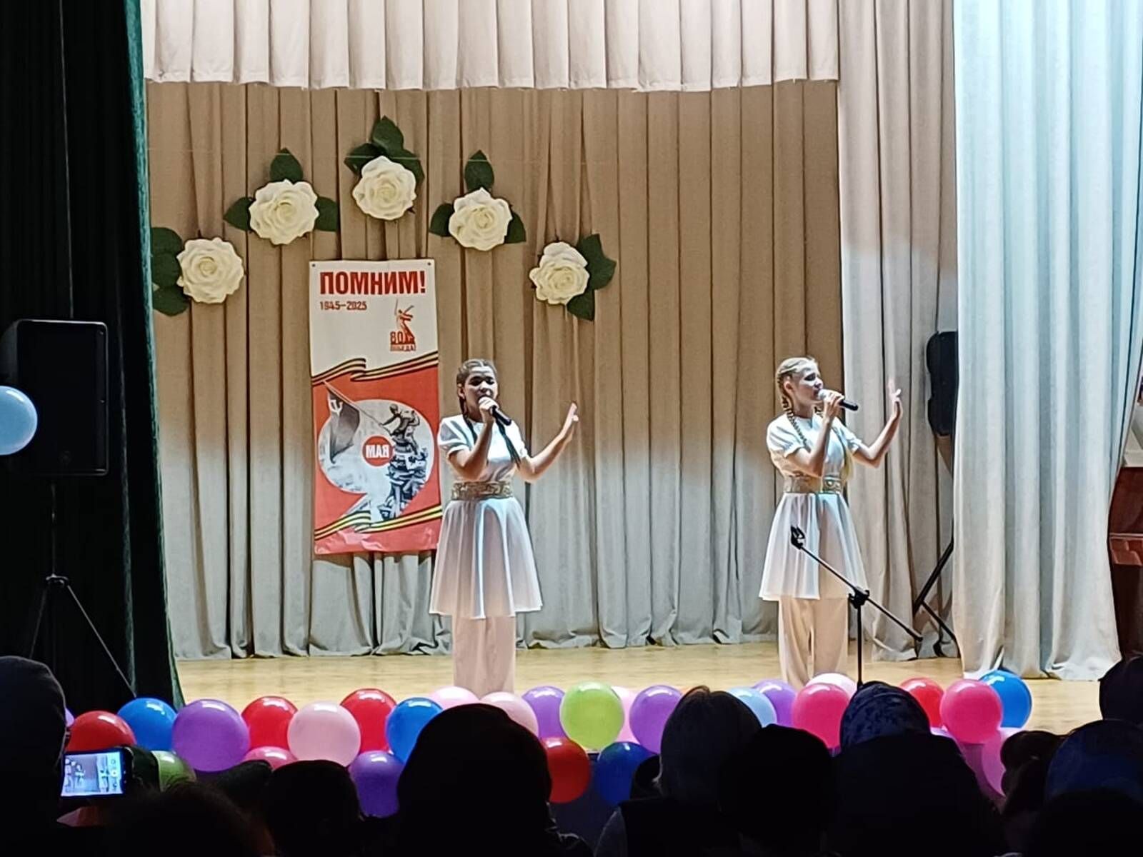 Ватанны саклаучылар елы һәм Бөек җиңүнең 80 еллыгы уңаеннан « Йөрәктән - йөрәккә » дип исемләнгән хәйрия концерты булып үтте.