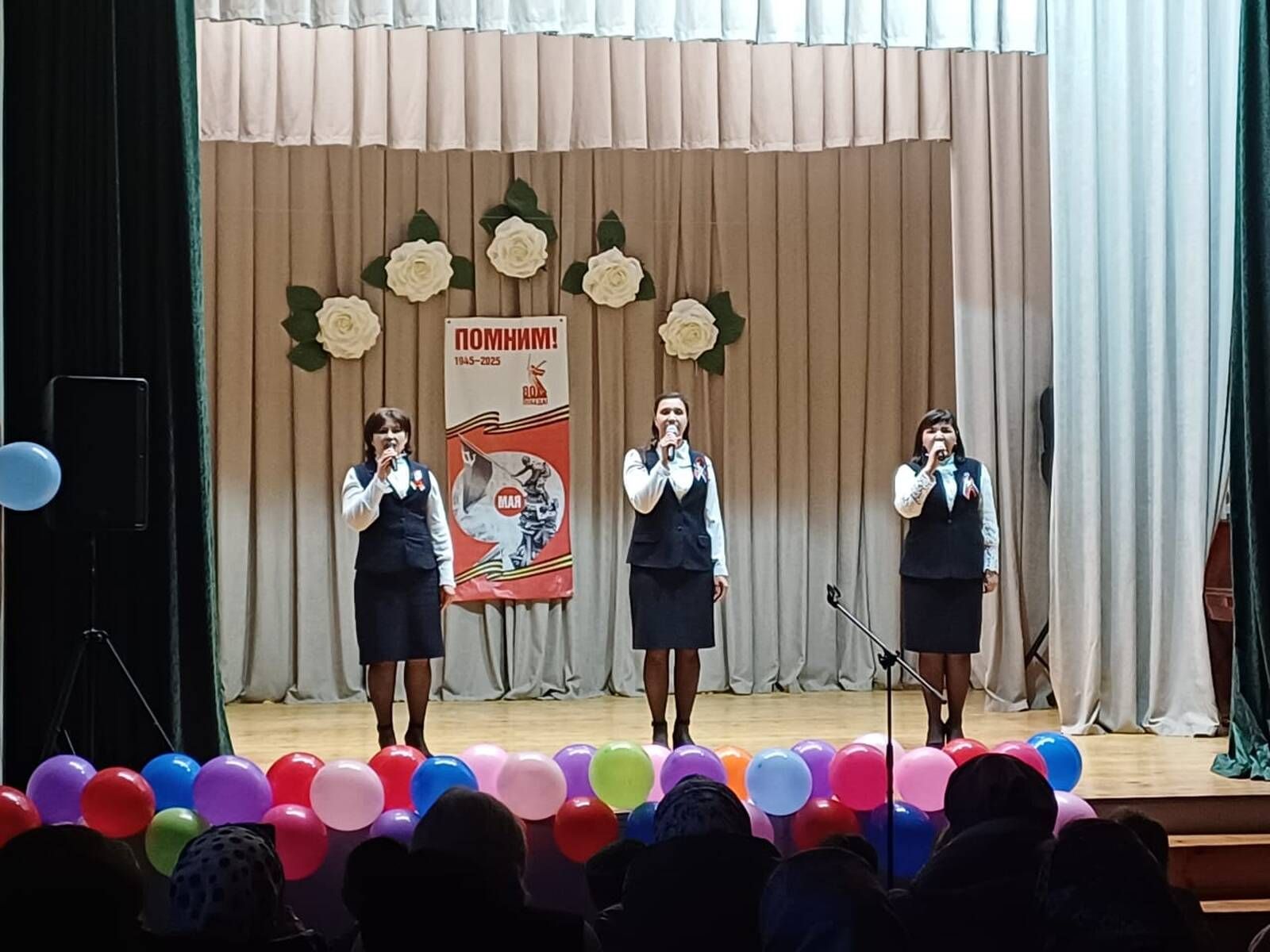 Ватанны саклаучылар елы һәм Бөек җиңүнең 80 еллыгы уңаеннан « Йөрәктән - йөрәккә » дип исемләнгән хәйрия концерты булып үтте.
