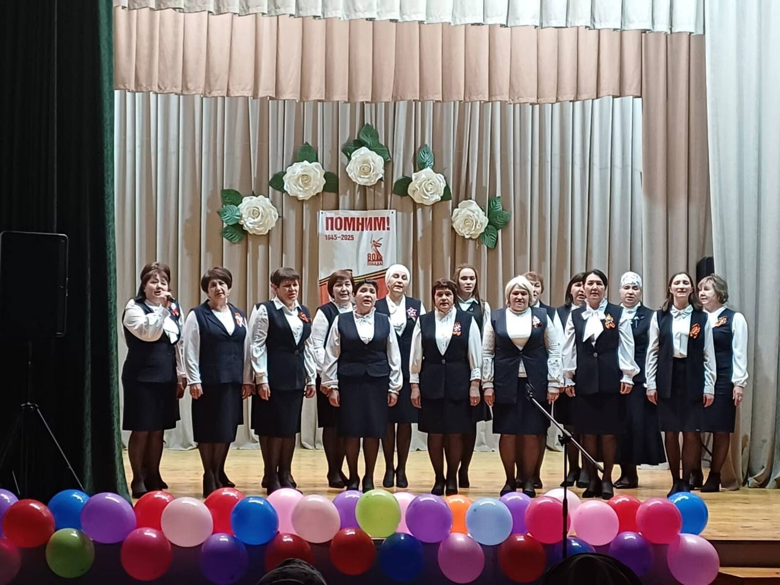 Ватанны саклаучылар елы һәм Бөек җиңүнең 80 еллыгы уңаеннан « Йөрәктән - йөрәккә » дип исемләнгән хәйрия концерты булып үтте.