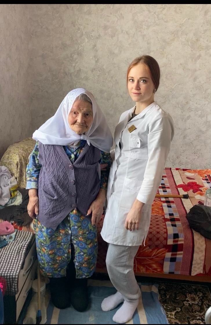 ФАП фельдшерлары  ветеран-тыл хезмәтчәннәренә өйләренә барып медицина тикшерүе уздыралар