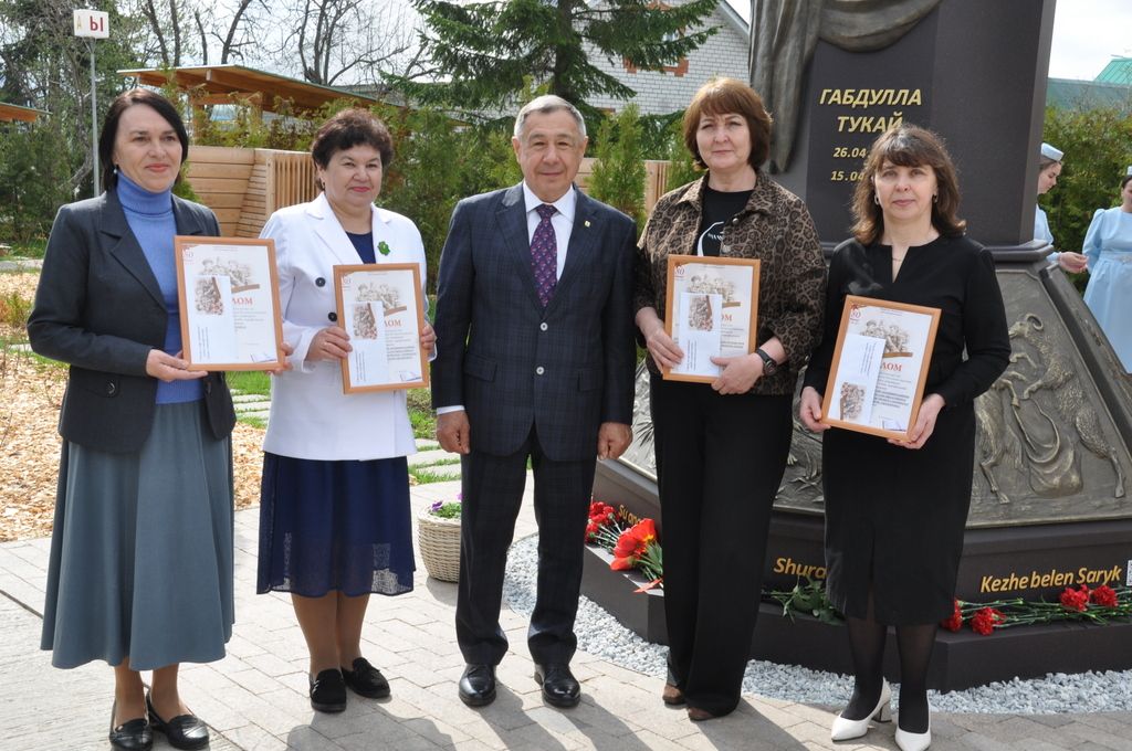 Безне Тукай тәрбияли