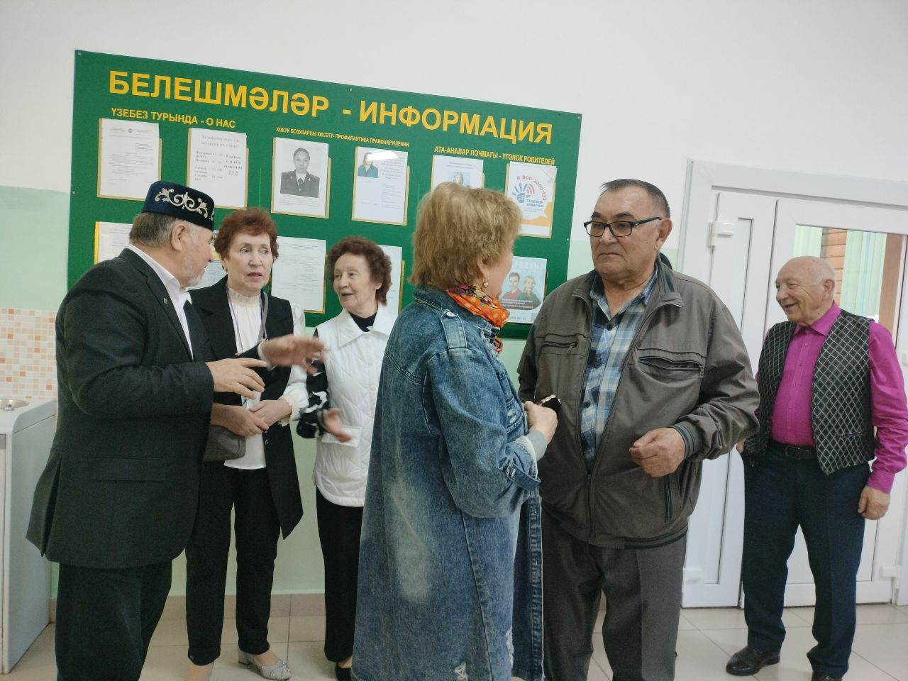 Шекше авылында Мадияр Хаҗиев һәм аның укучылары иҗат иткән картиналар галереясе ачылды