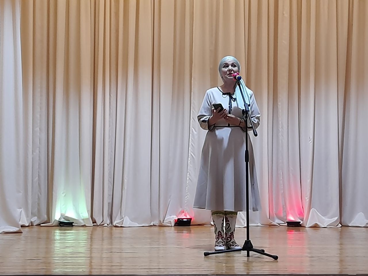 Шекше авылында Мадияр Хаҗиев һәм аның укучылары иҗат иткән картиналар галереясе ачылды