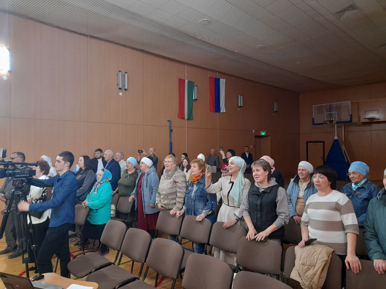Шекше авылында Мадияр Хаҗиев һәм аның укучылары иҗат иткән картиналар галереясе ачылды