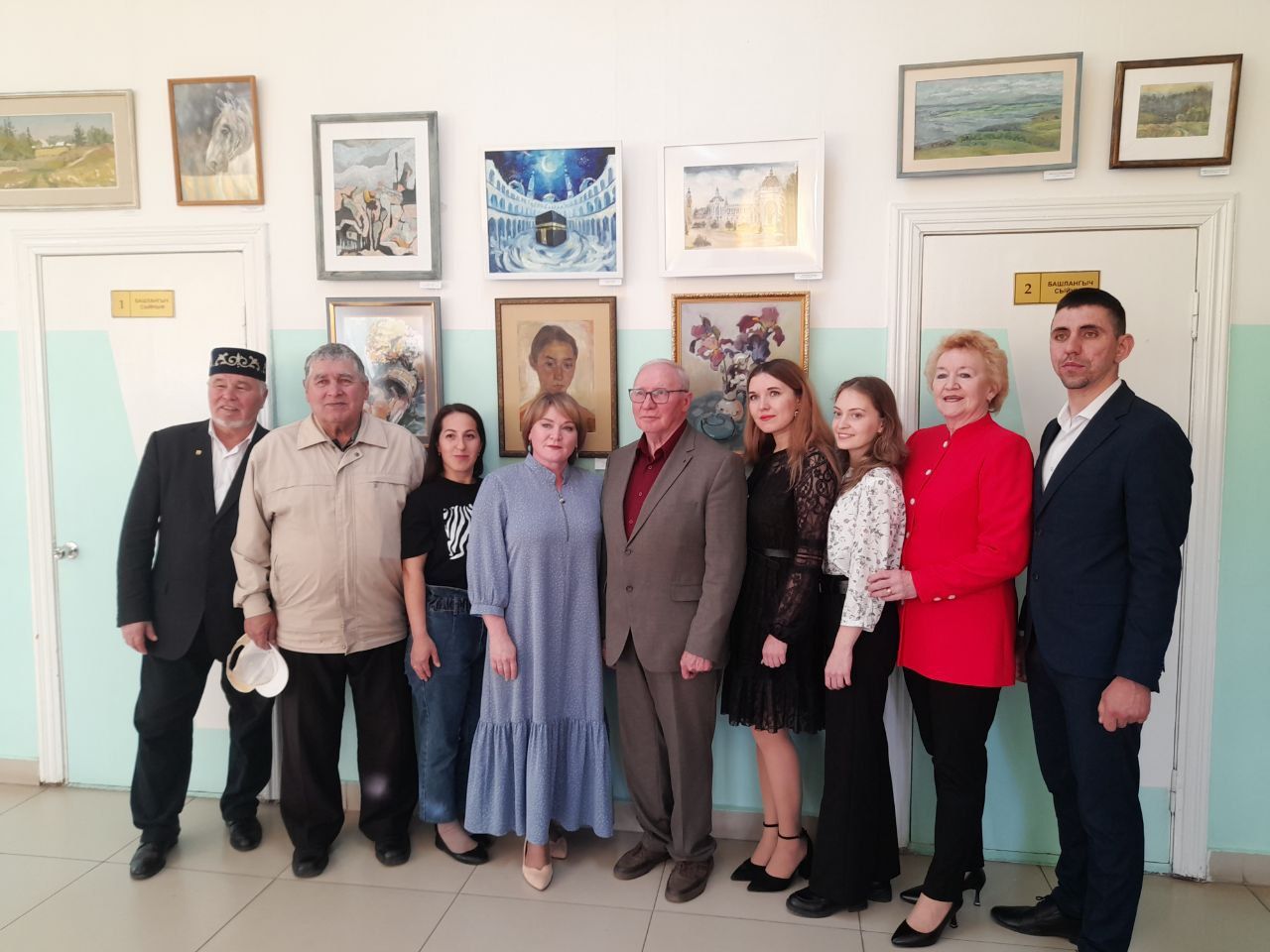 Шекше авылында Мадияр Хаҗиев һәм аның укучылары иҗат иткән картиналар галереясе ачылды