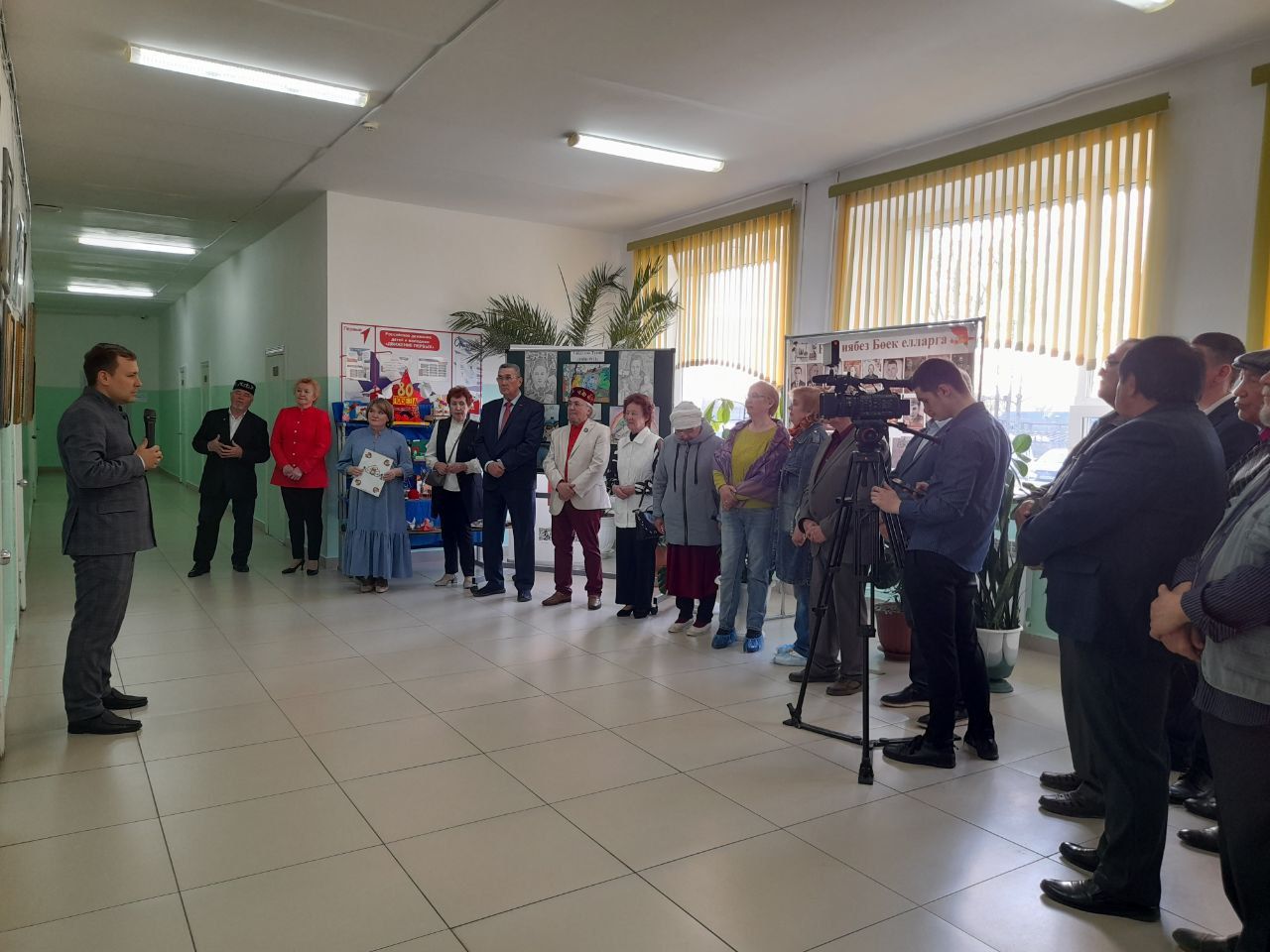 Шекше авылында Мадияр Хаҗиев һәм аның укучылары иҗат иткән картиналар галереясе ачылды