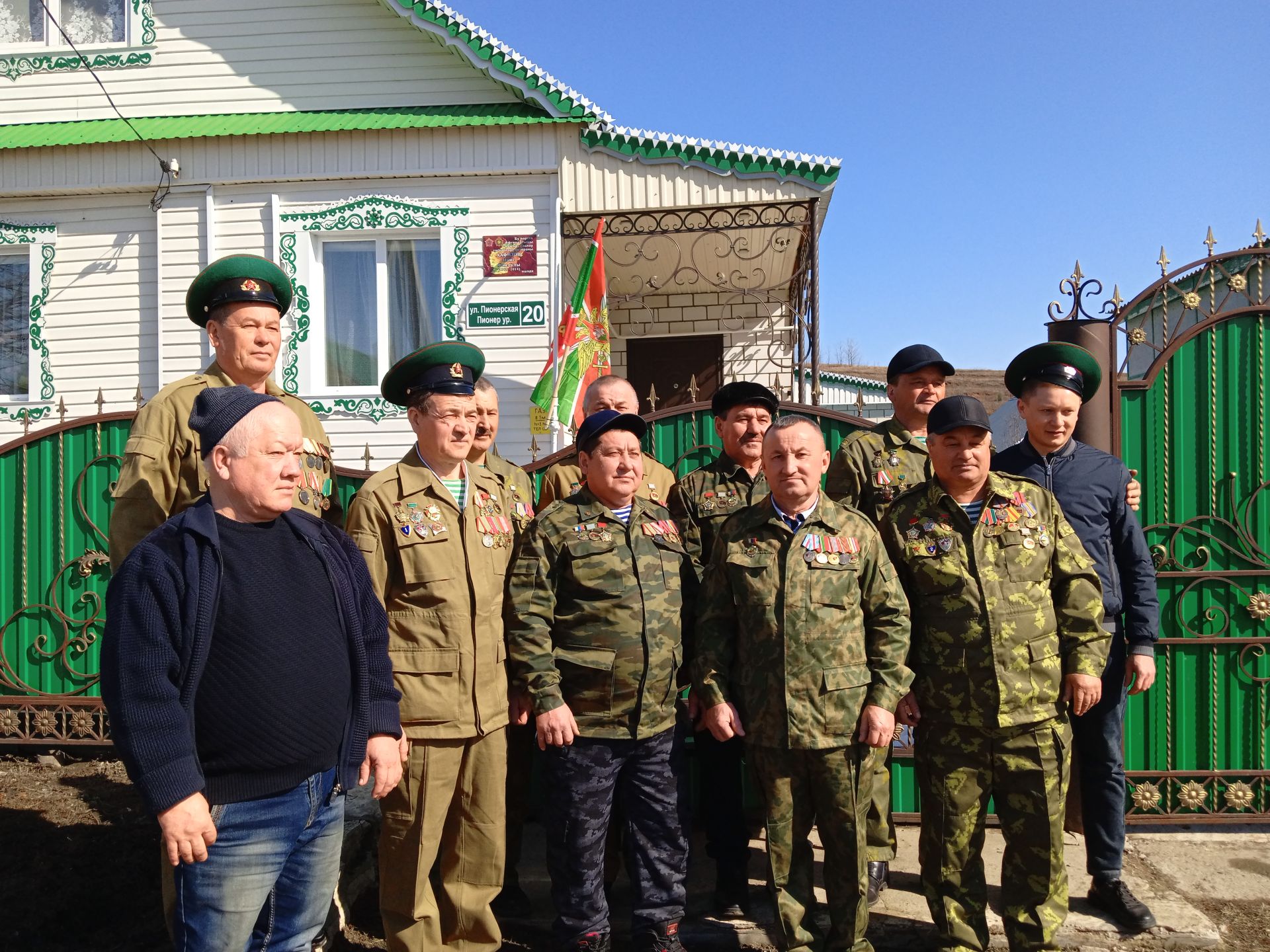 Кызыл Мишәдә әфганчы Наис Хафизов яшәгән йортка элмә такта куелды