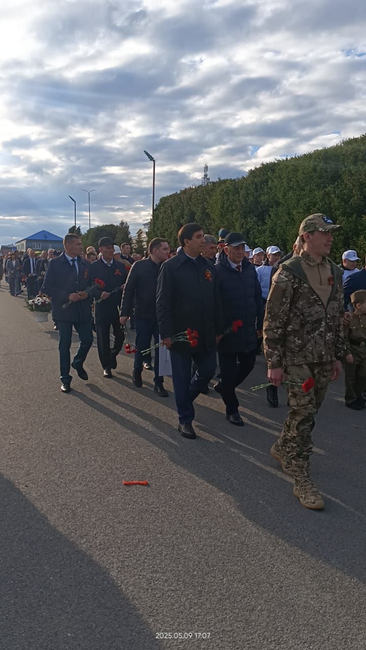9 май көнне Сабада узган Җиңү бәйрәменнән фоторепортаж