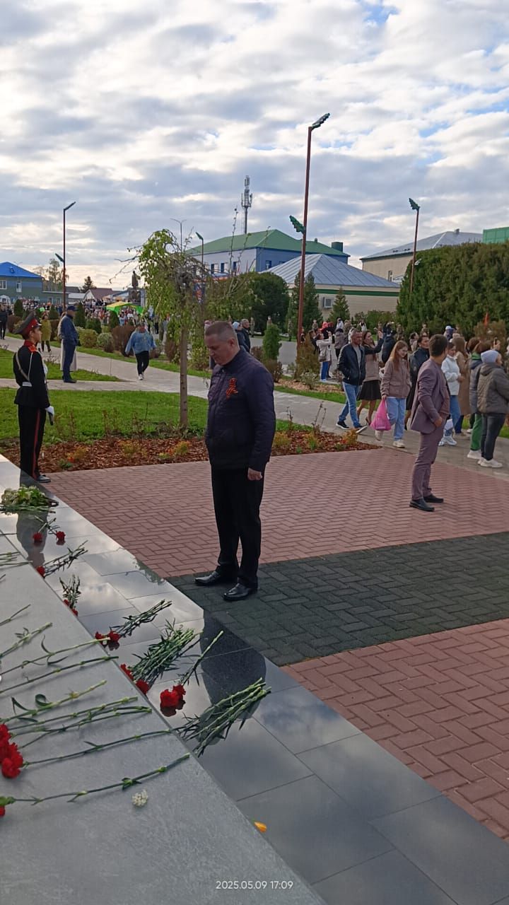 9 май көнне Сабада узган Җиңү бәйрәменнән фоторепортаж