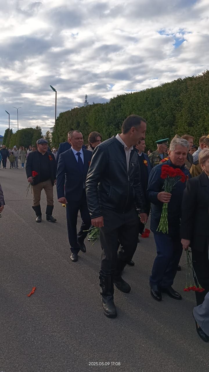9 май көнне Сабада узган Җиңү бәйрәменнән фоторепортаж