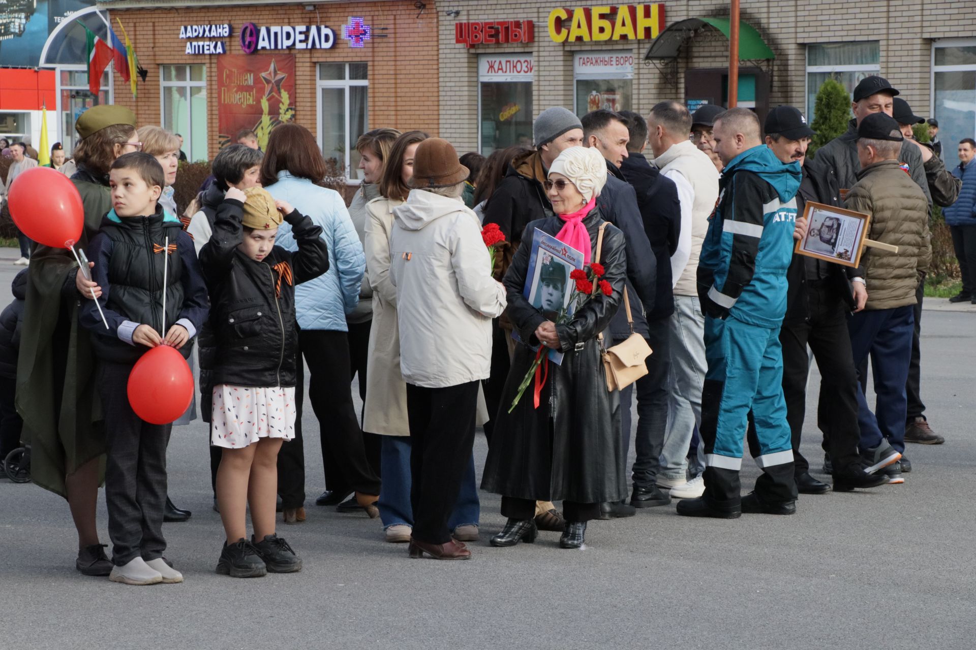 9 май көнне Сабада узган Җиңү бәйрәменнән фоторепортаж