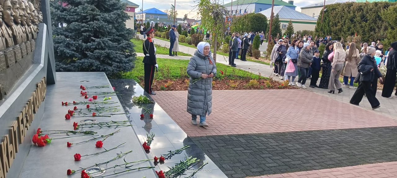 9 май көнне Сабада узган Җиңү бәйрәменнән фоторепортаж