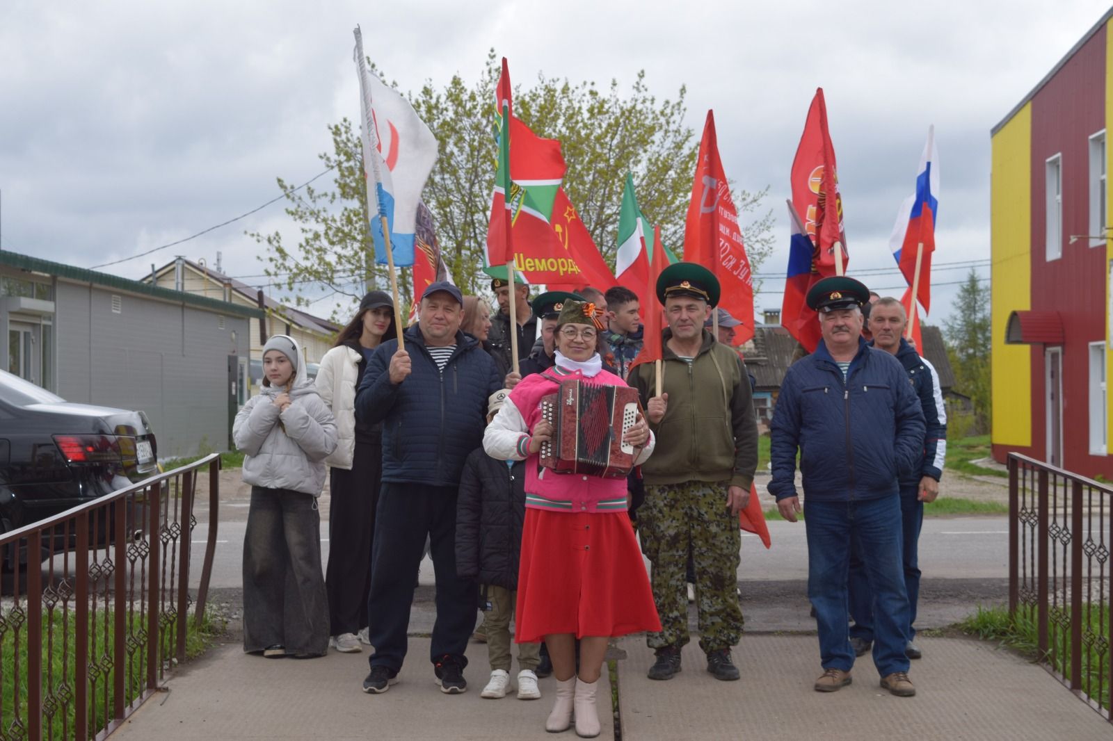 9 май көнне Шәмәрдәндә «Да здравствует Великая Победа» дип исемләнгән автоузыш узды