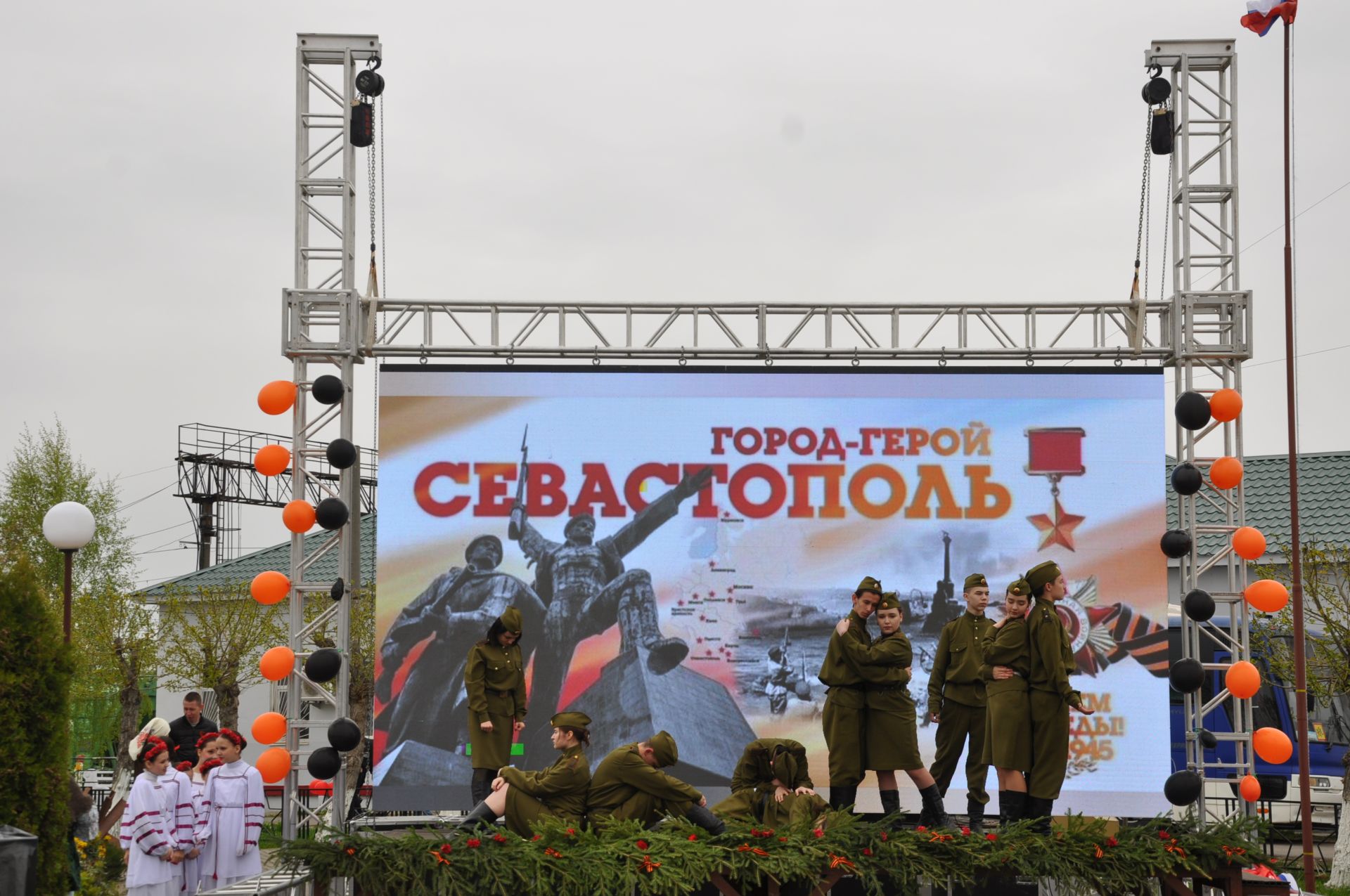Җиңү көненә багышланган  парад һәм бәйрәм митингы Шәмәрдәндә дә  тантаналы шартларда үтте