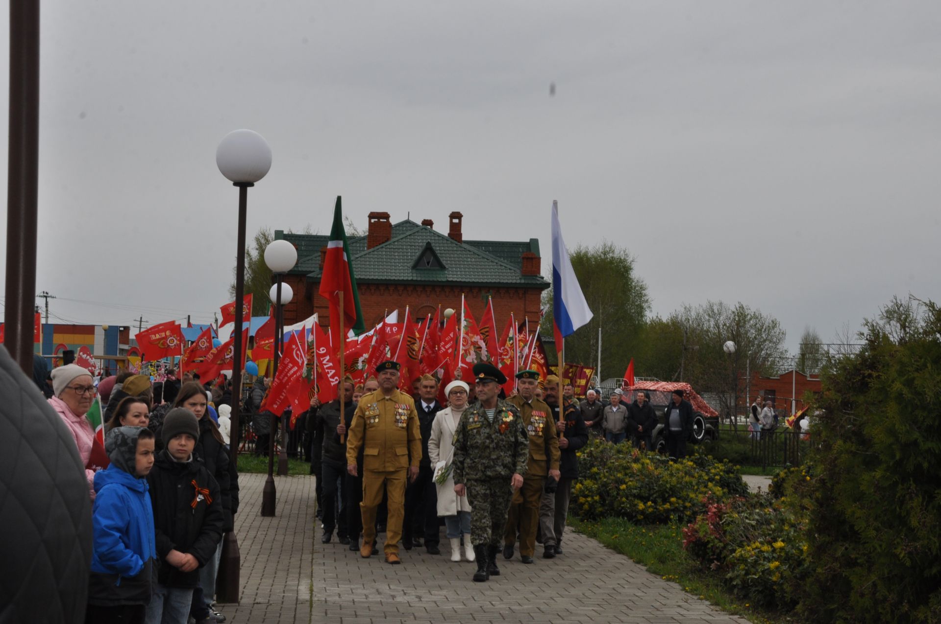 Җиңү көненә багышланган  парад һәм бәйрәм митингы Шәмәрдәндә дә  тантаналы шартларда үтте