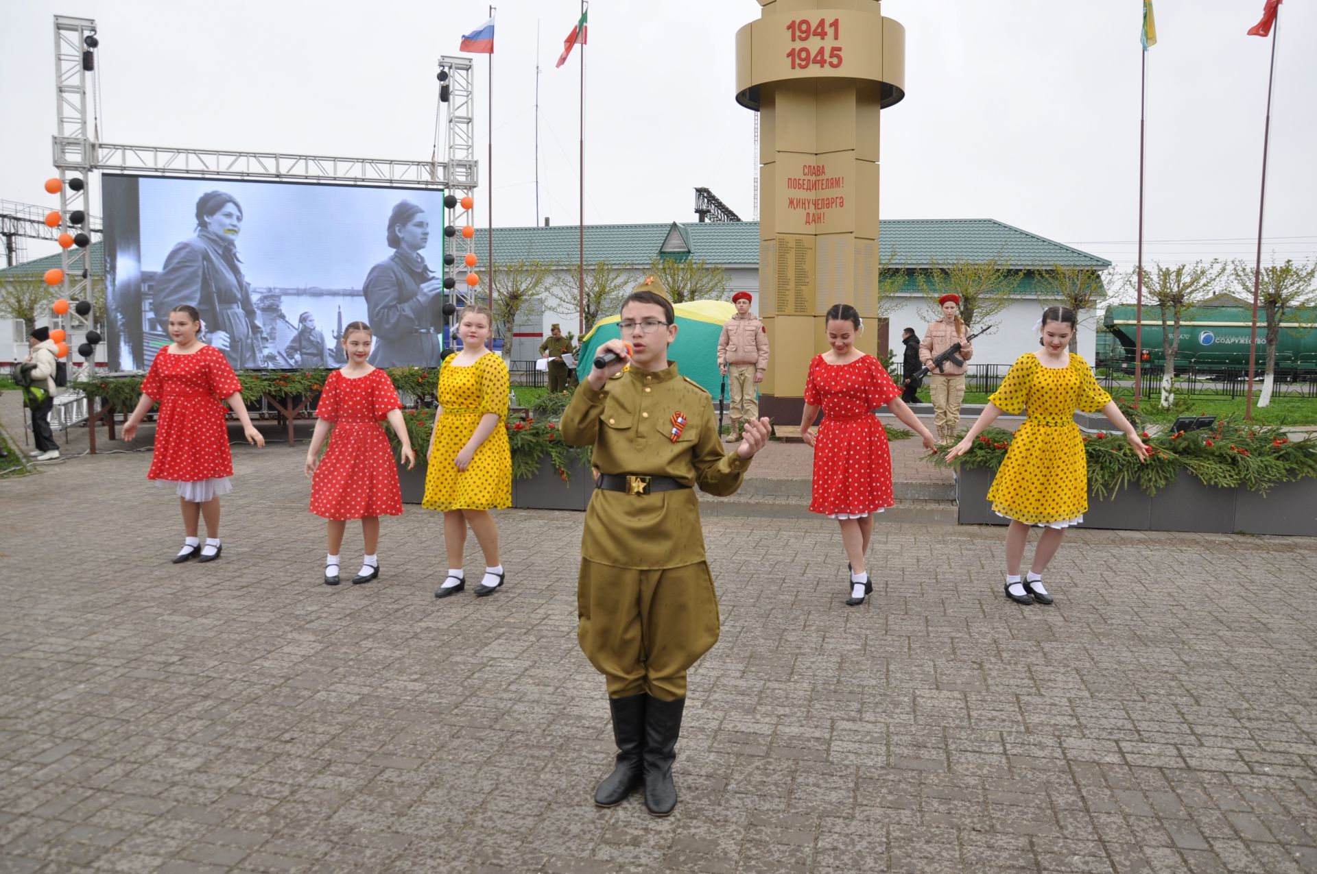 Җиңү көненә багышланган  парад һәм бәйрәм митингы Шәмәрдәндә дә  тантаналы шартларда үтте