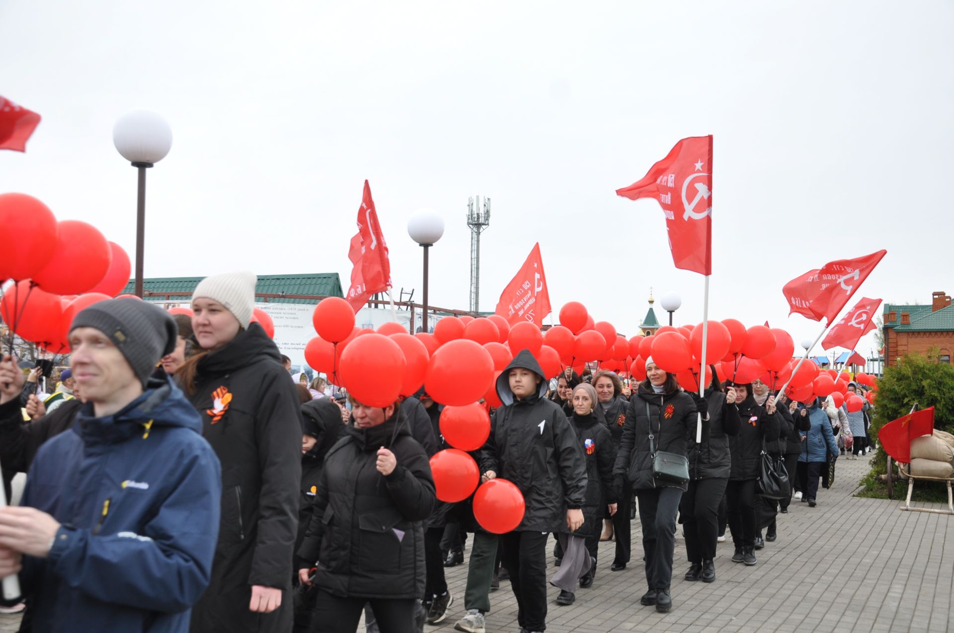 Җиңү көненә багышланган  парад һәм бәйрәм митингы Шәмәрдәндә дә  тантаналы шартларда үтте