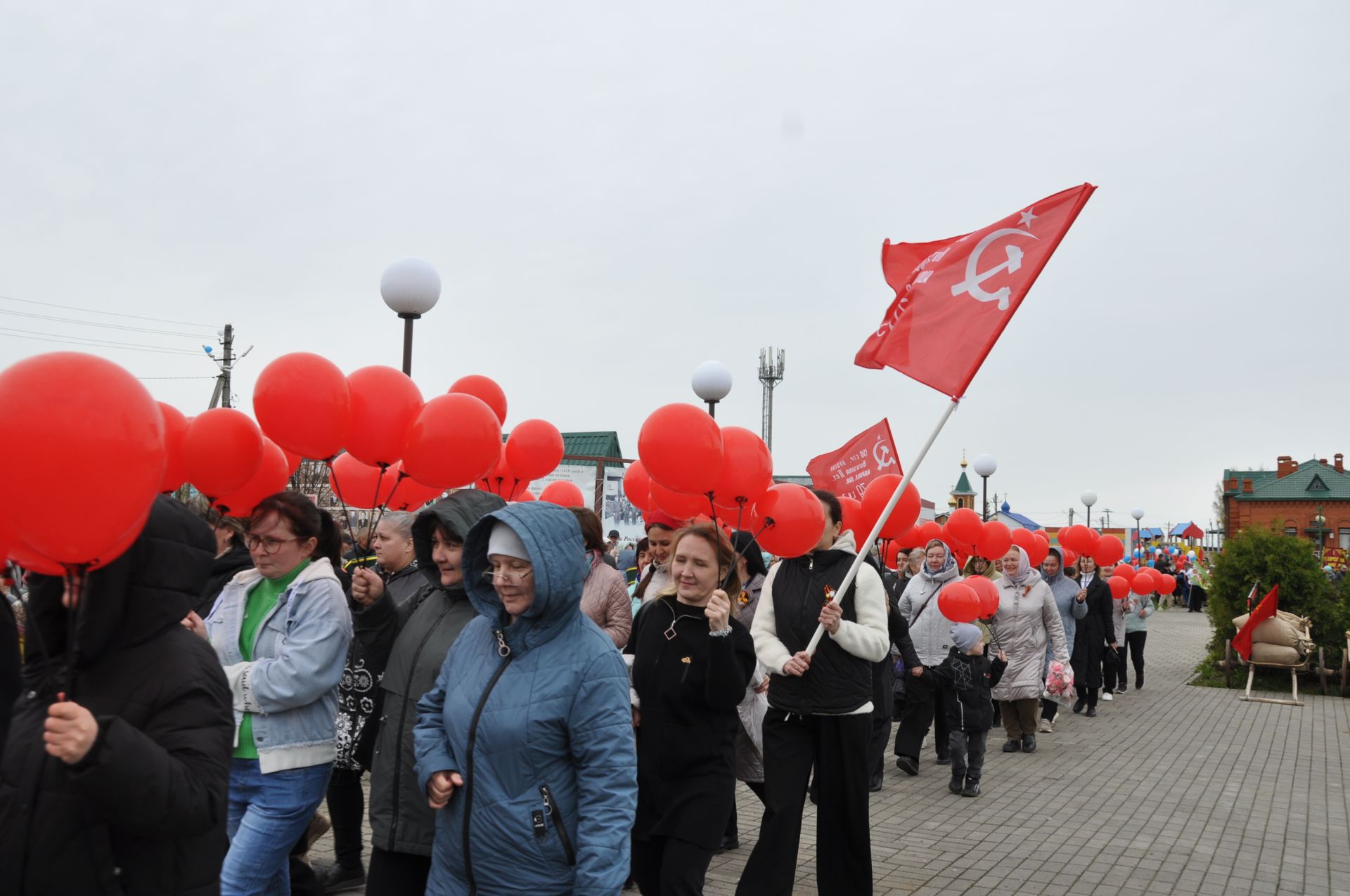 Җиңү көненә багышланган  парад һәм бәйрәм митингы Шәмәрдәндә дә  тантаналы шартларда үтте