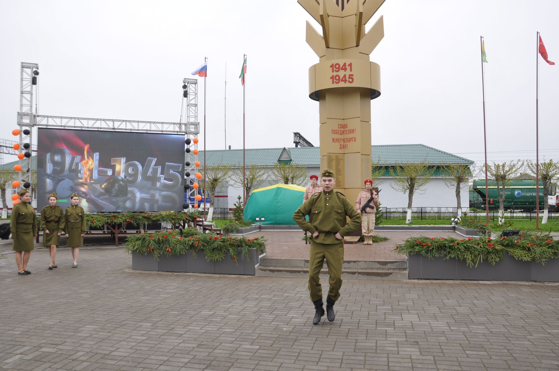 Җиңү көненә багышланган  парад һәм бәйрәм митингы Шәмәрдәндә дә  тантаналы шартларда үтте