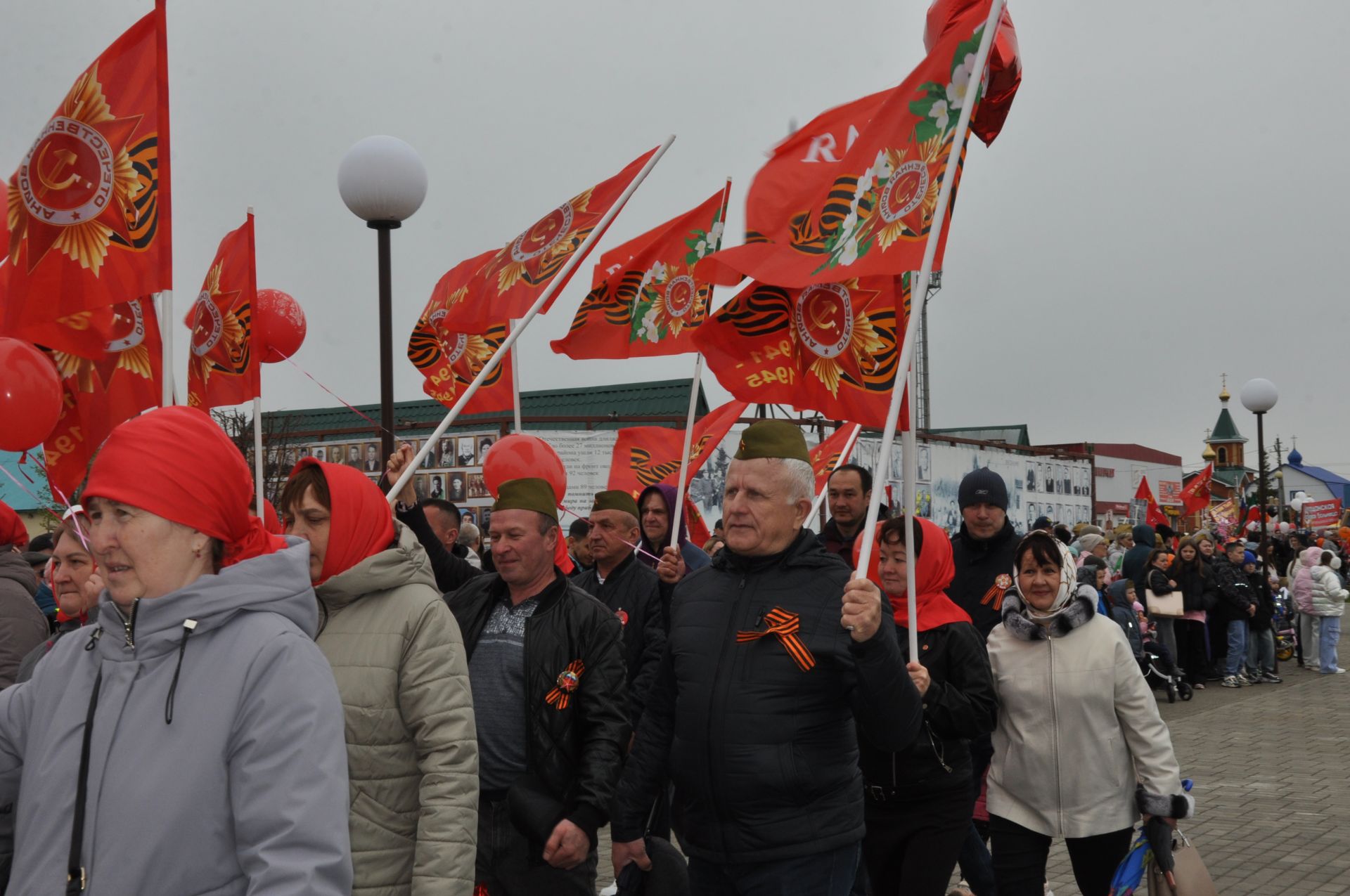 Җиңү көненә багышланган  парад һәм бәйрәм митингы Шәмәрдәндә дә  тантаналы шартларда үтте
