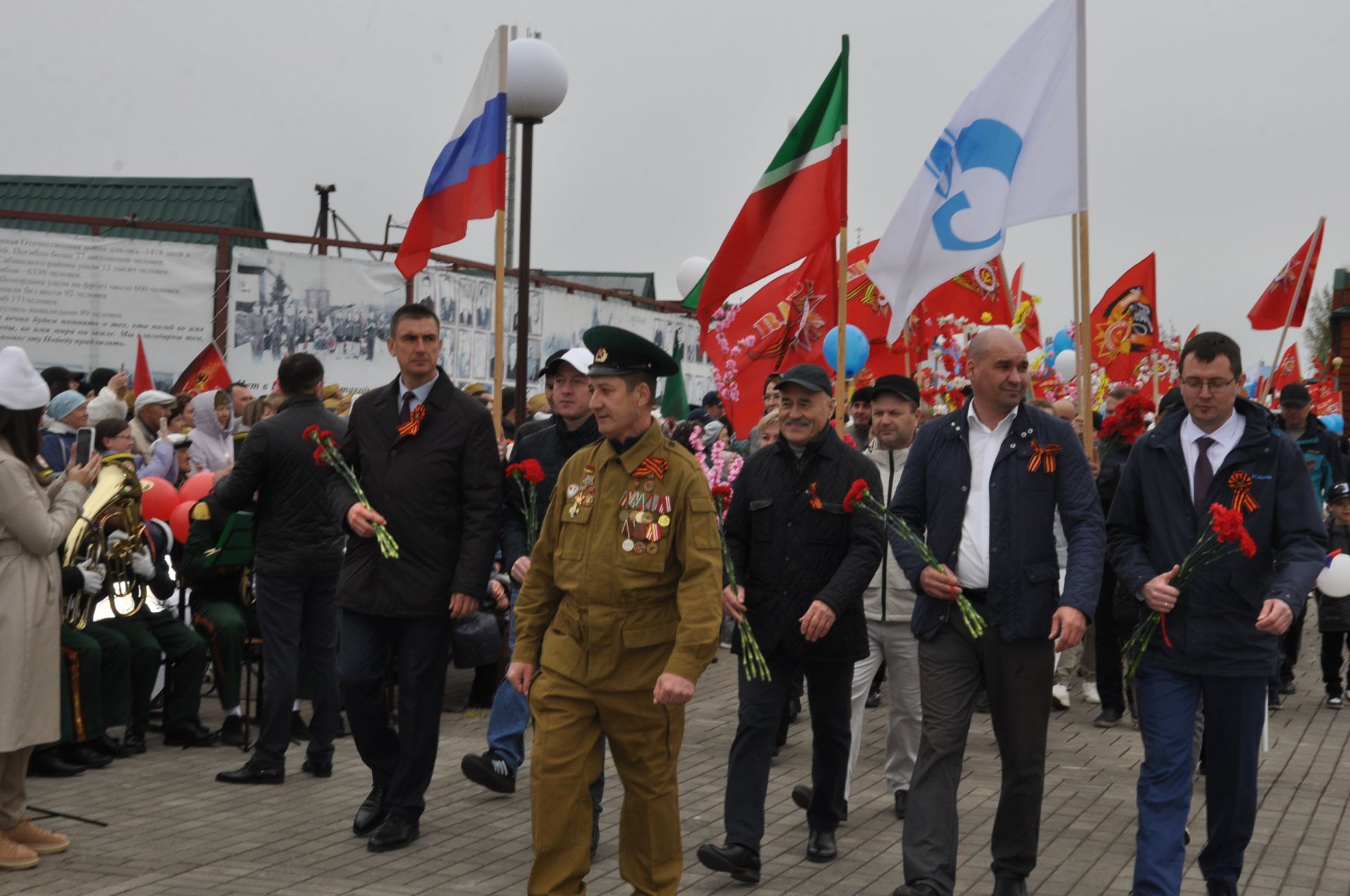 Җиңү көненә багышланган  парад һәм бәйрәм митингы Шәмәрдәндә дә  тантаналы шартларда үтте