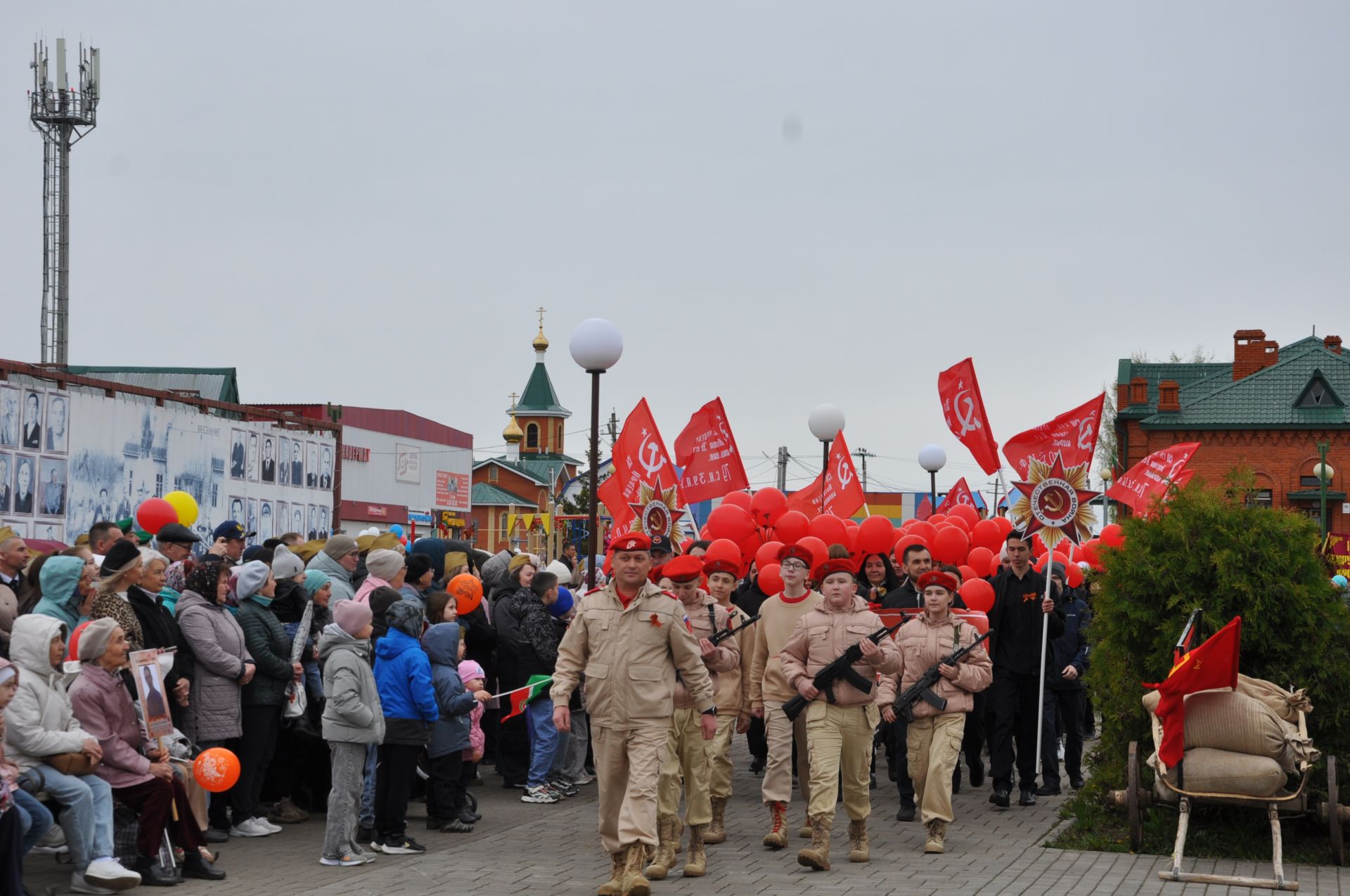 Җиңү көненә багышланган  парад һәм бәйрәм митингы Шәмәрдәндә дә  тантаналы шартларда үтте