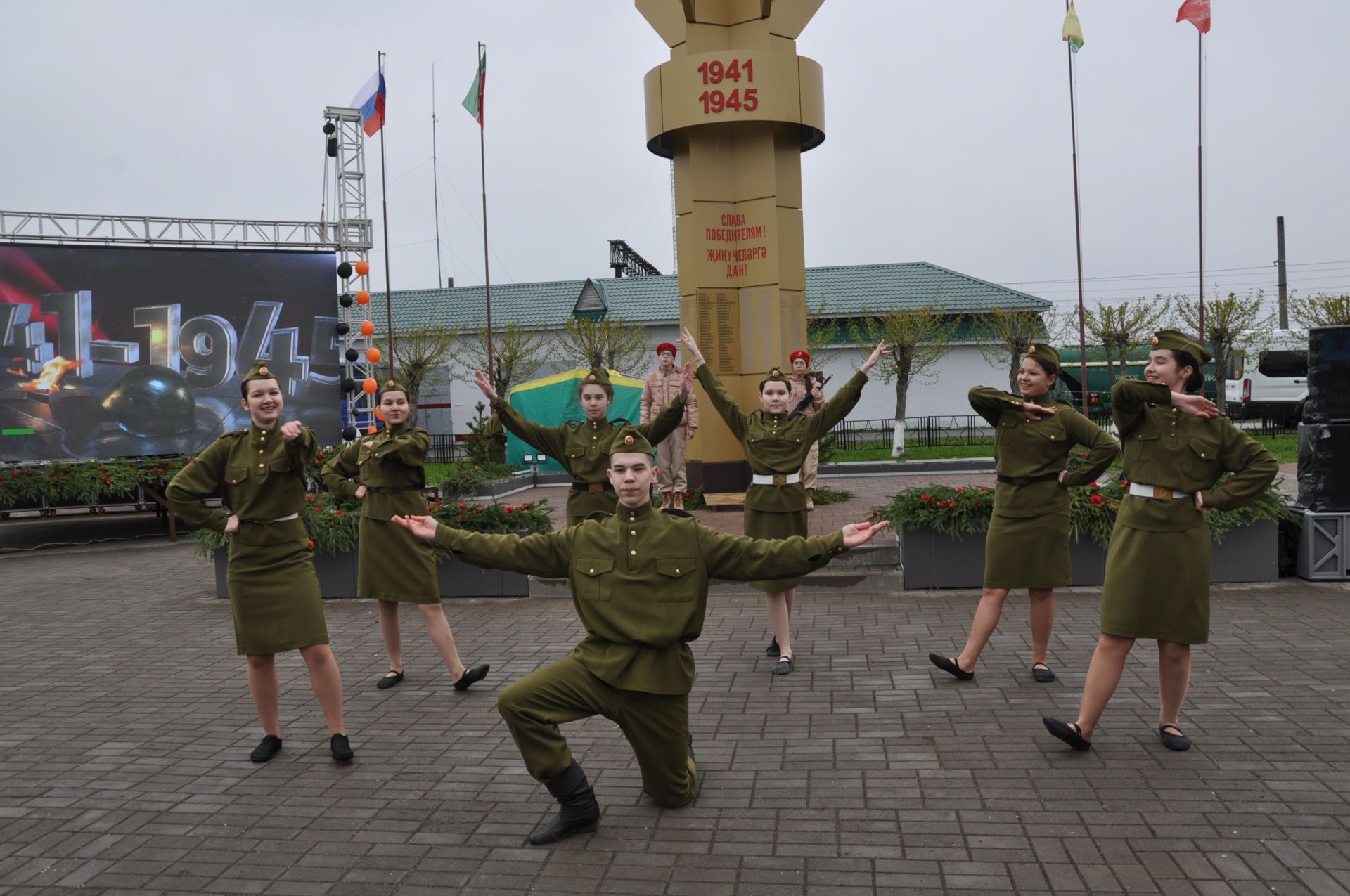Җиңү көненә багышланган  парад һәм бәйрәм митингы Шәмәрдәндә дә  тантаналы шартларда үтте