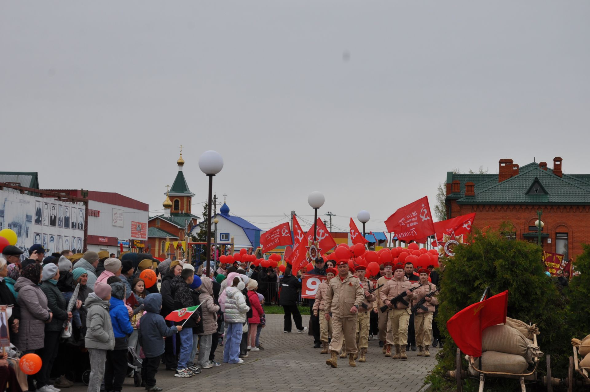 Җиңү көненә багышланган  парад һәм бәйрәм митингы Шәмәрдәндә дә  тантаналы шартларда үтте