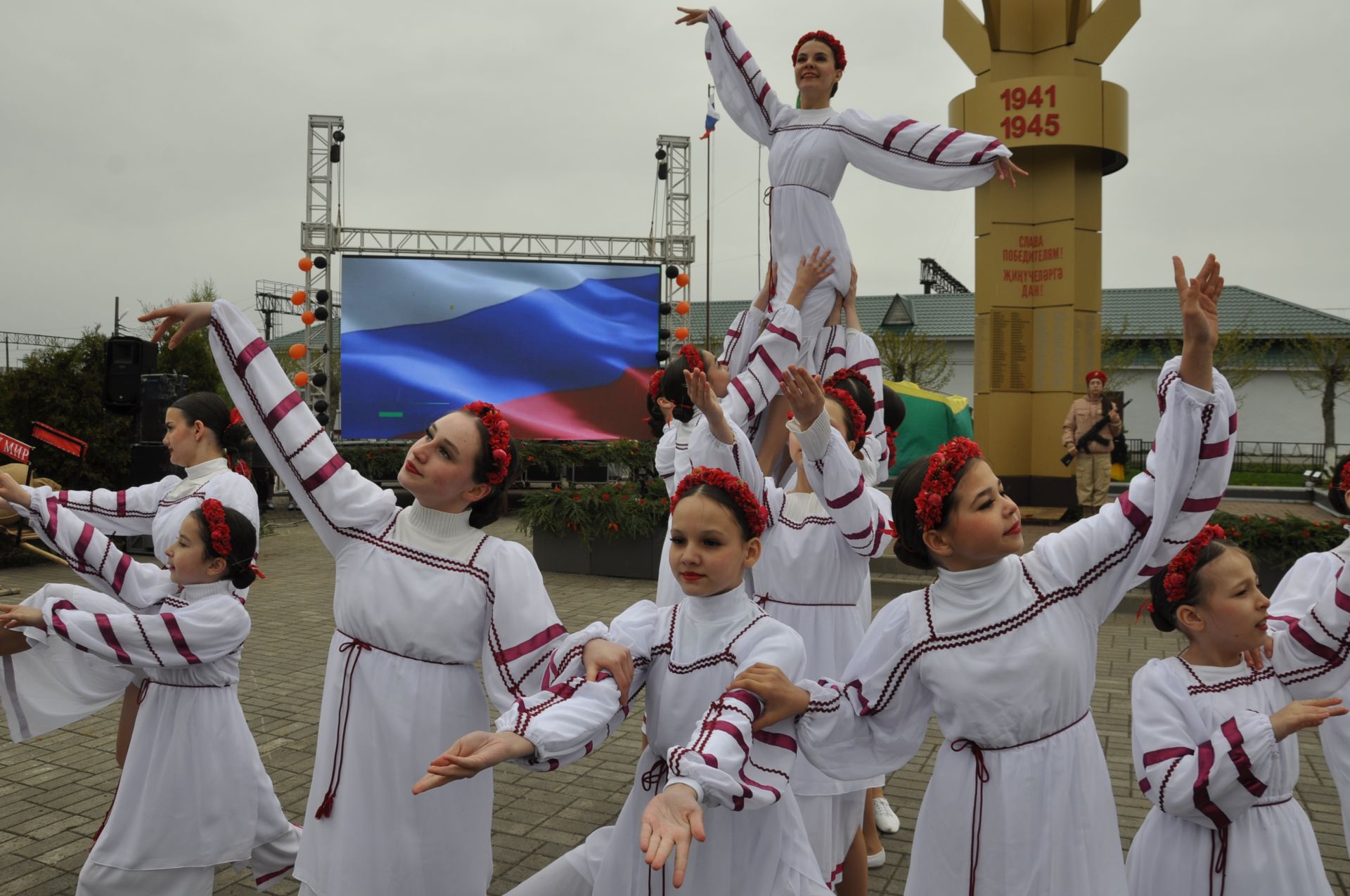 Җиңү көненә багышланган  парад һәм бәйрәм митингы Шәмәрдәндә дә  тантаналы шартларда үтте