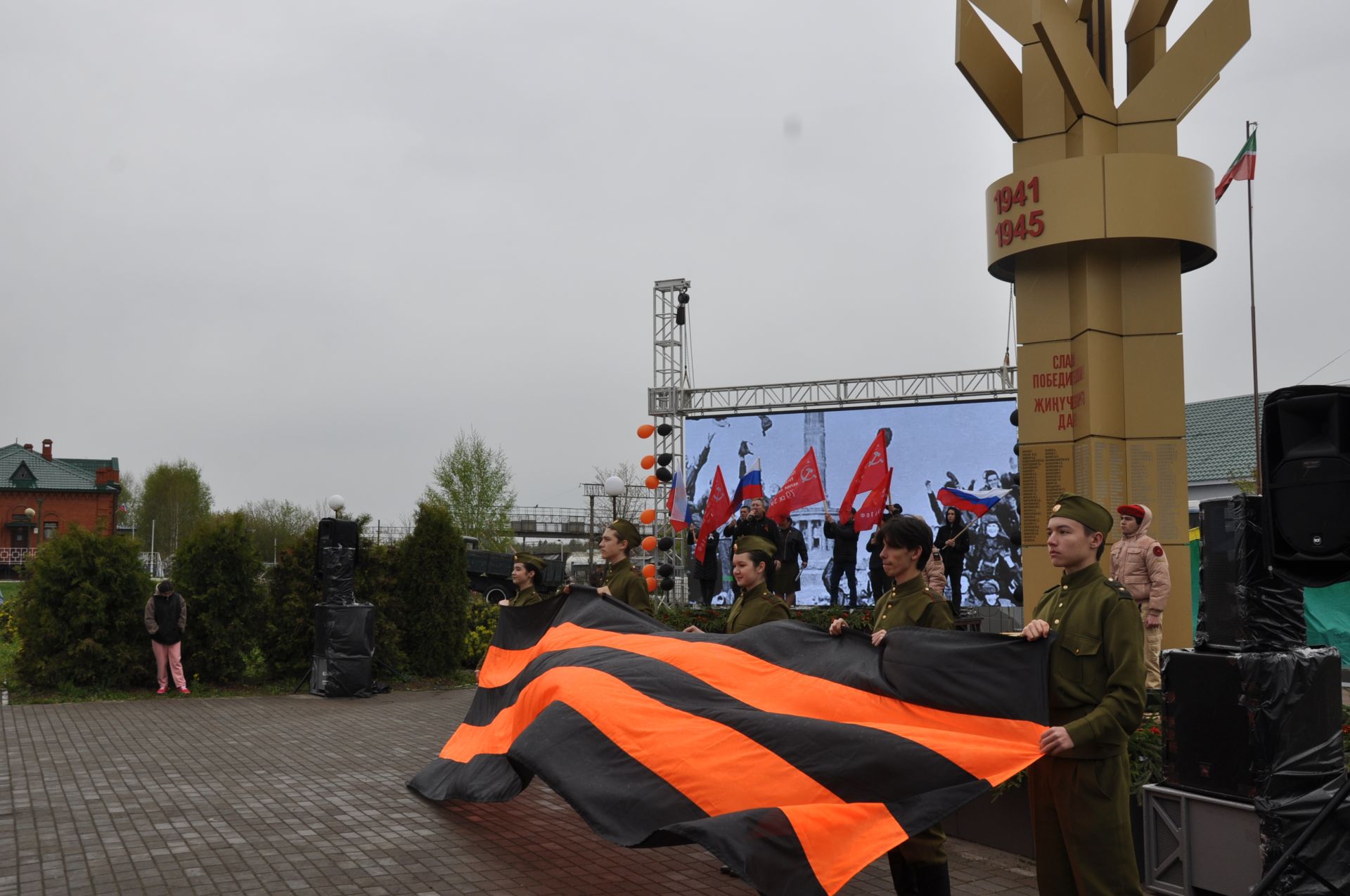 Җиңү көненә багышланган  парад һәм бәйрәм митингы Шәмәрдәндә дә  тантаналы шартларда үтте